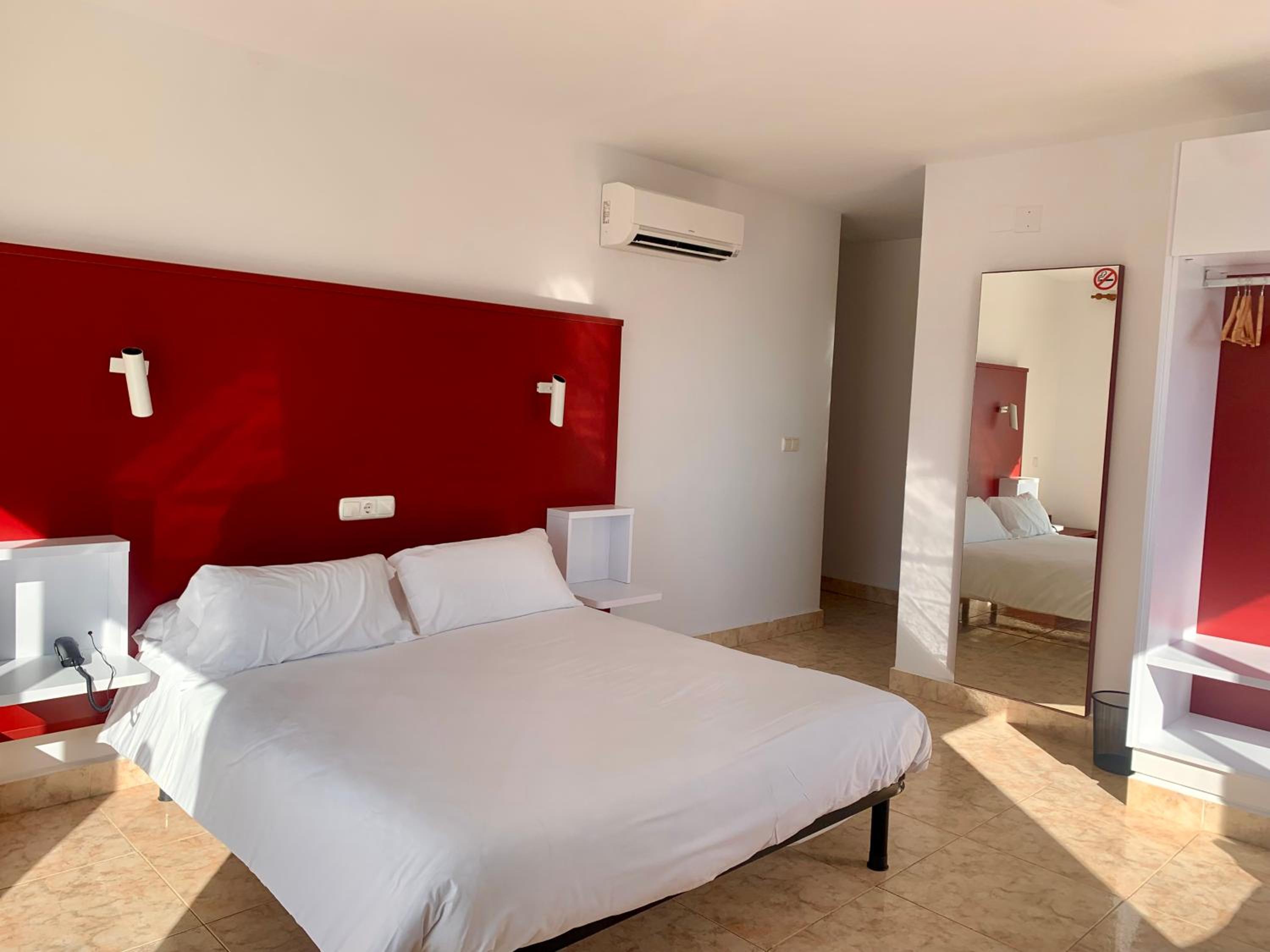 Double Room with Sea View - Photo 16