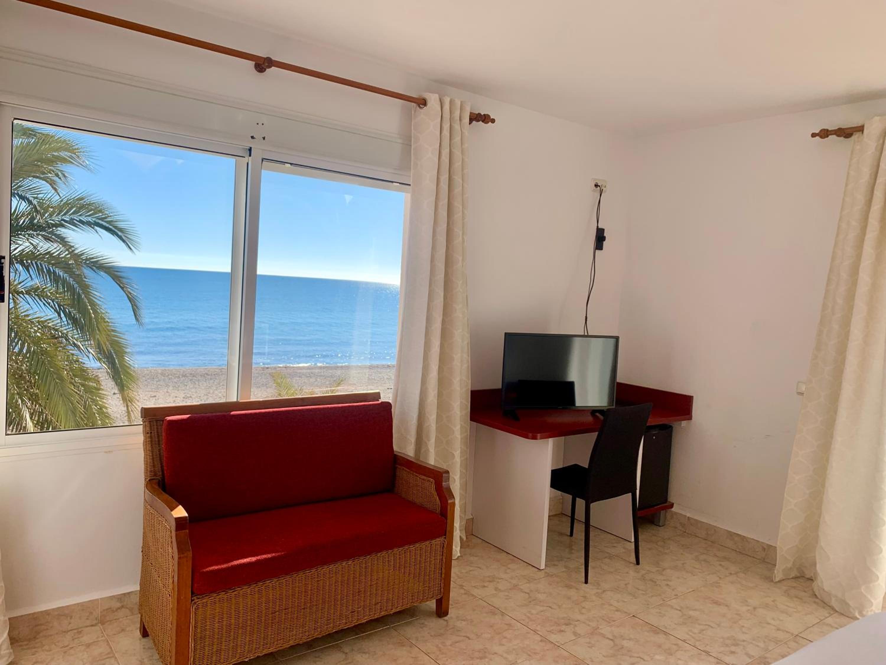 Double Room with Sea View - Photo 12