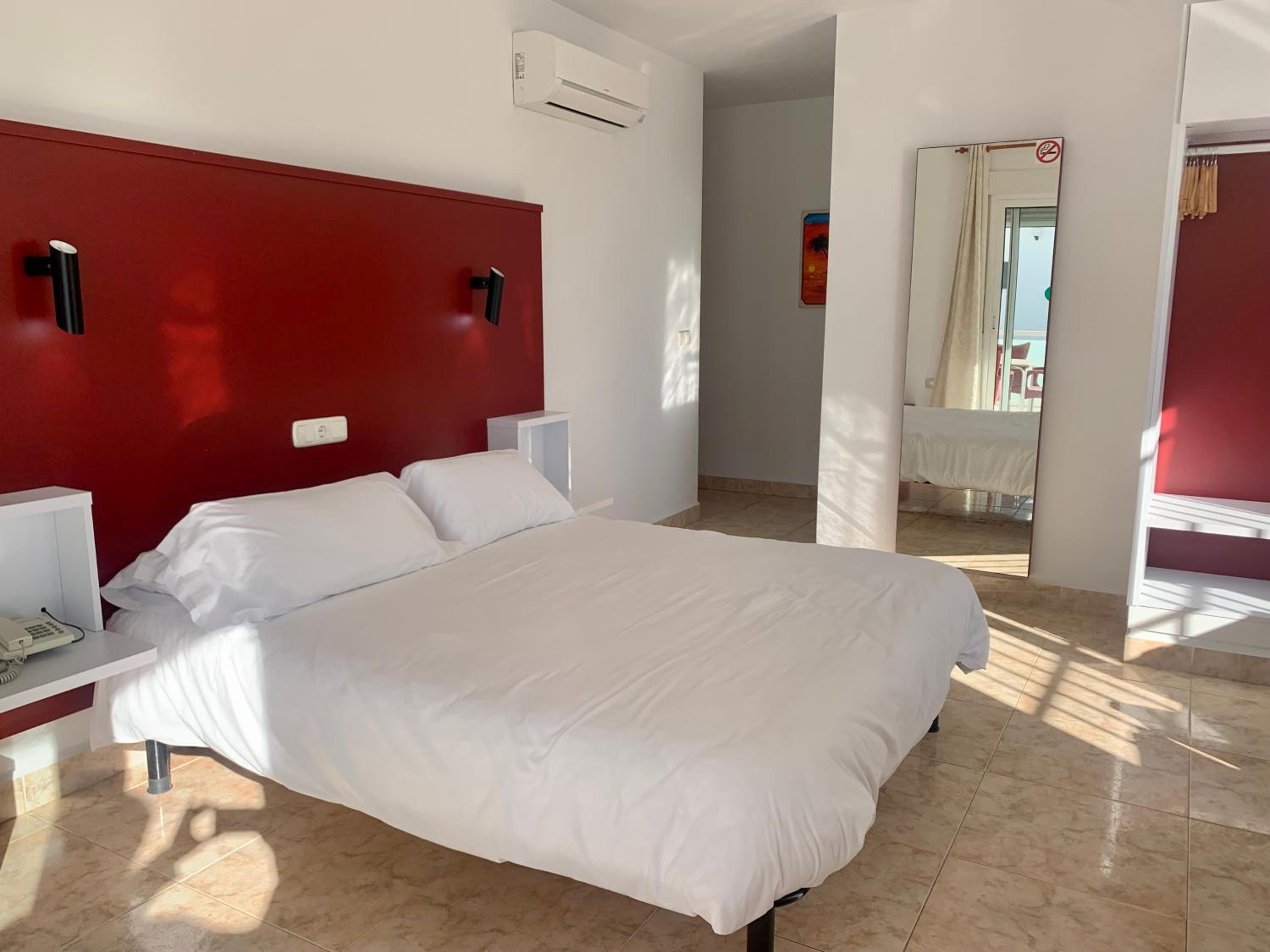 Double Room with Sea View - Photo 5