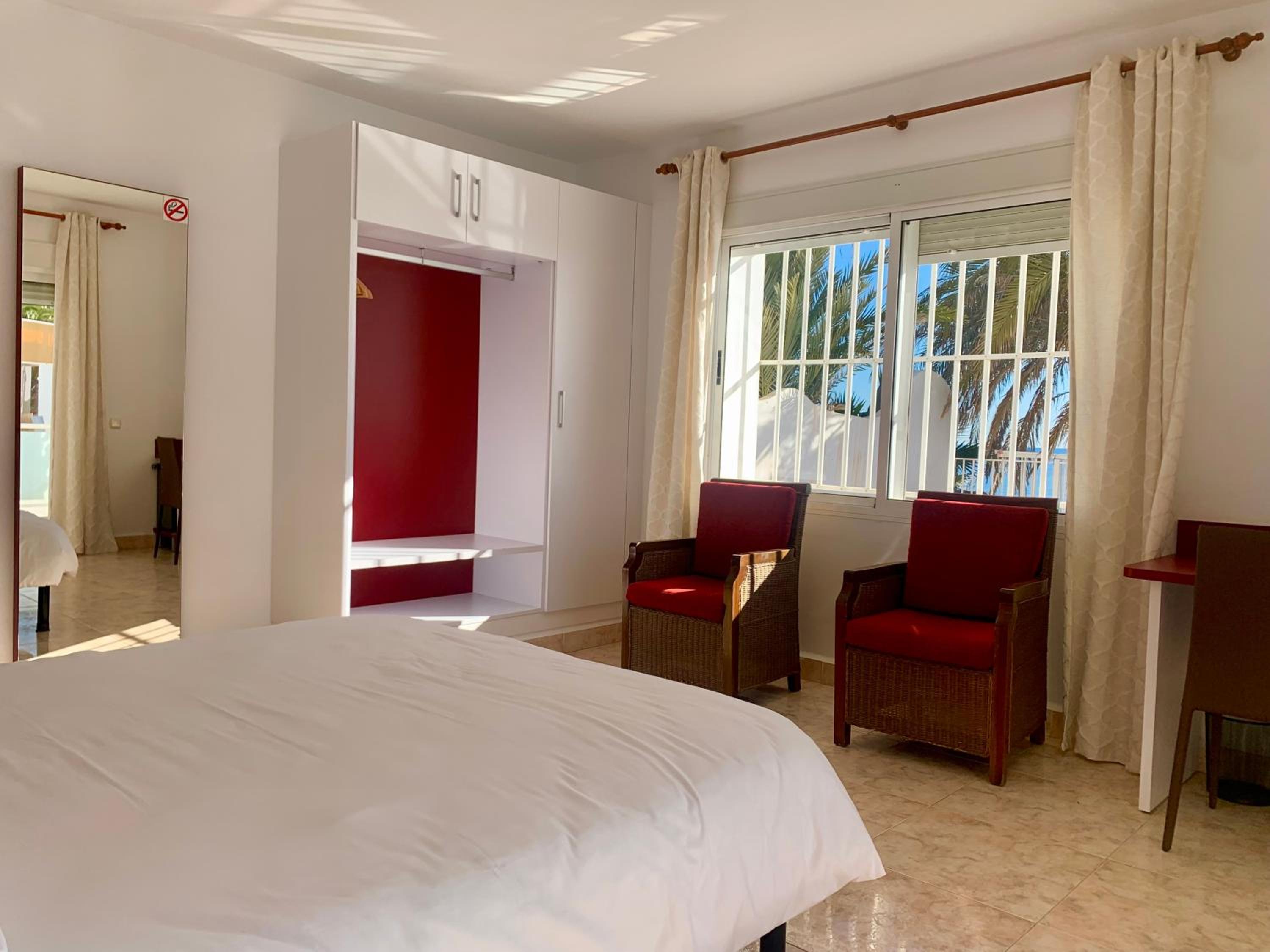 Double Room with Sea View - Photo 25