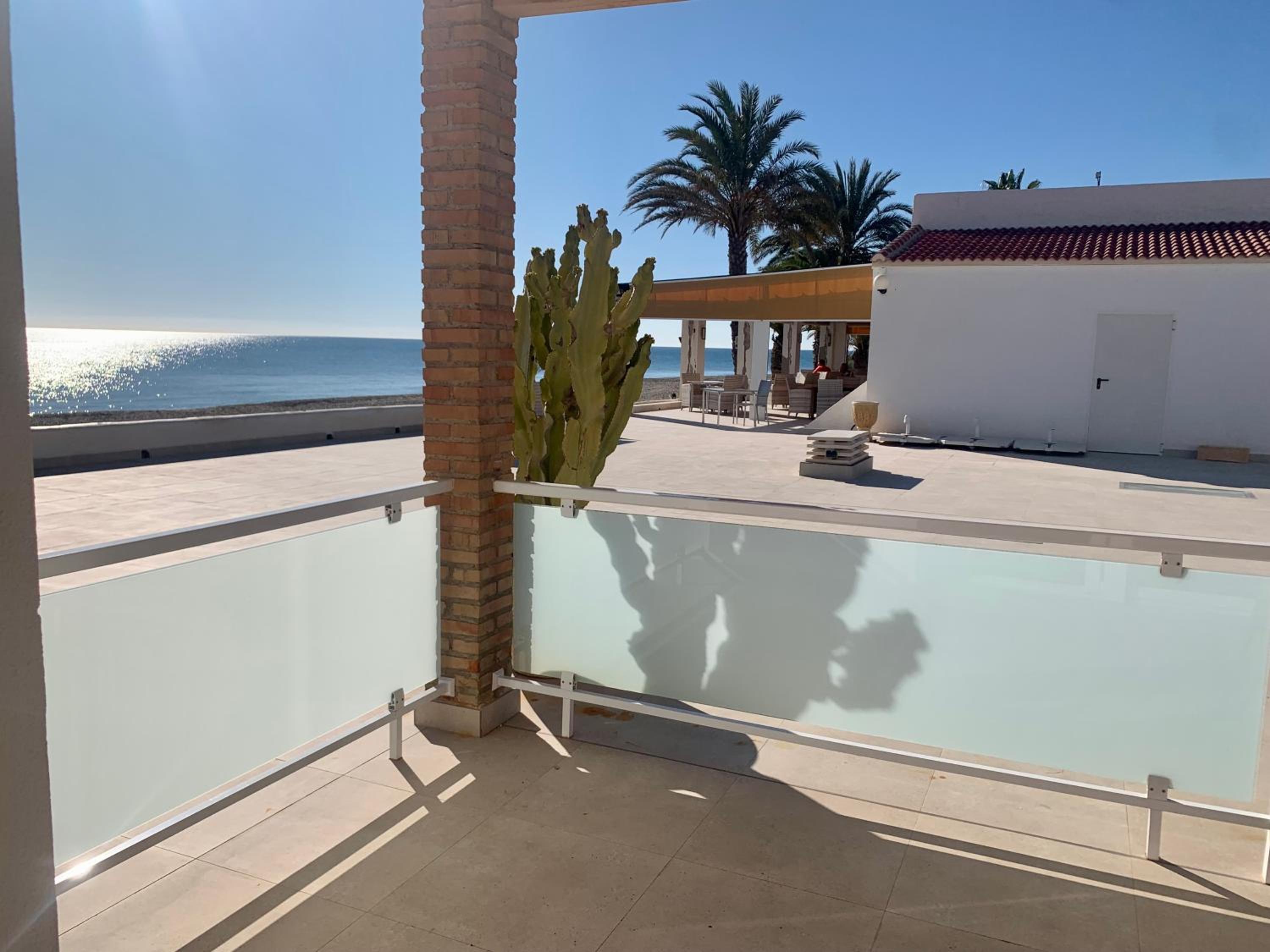 Double Room with Sea View - Photo 24
