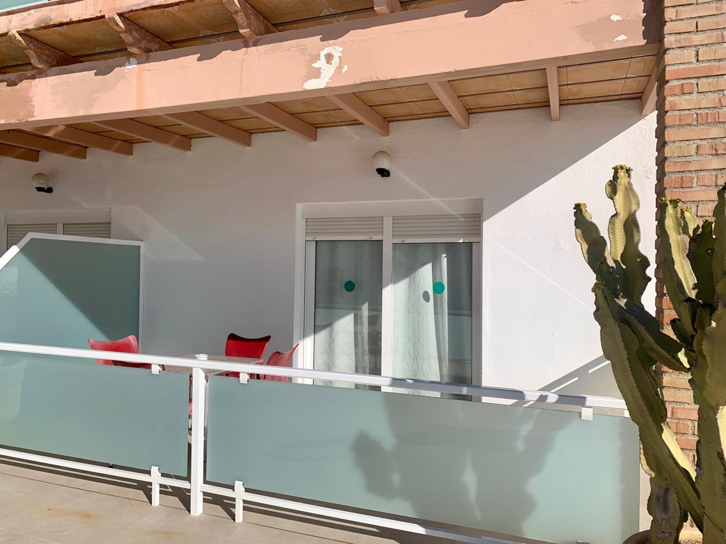 Double Room with Sea View - Photo 9