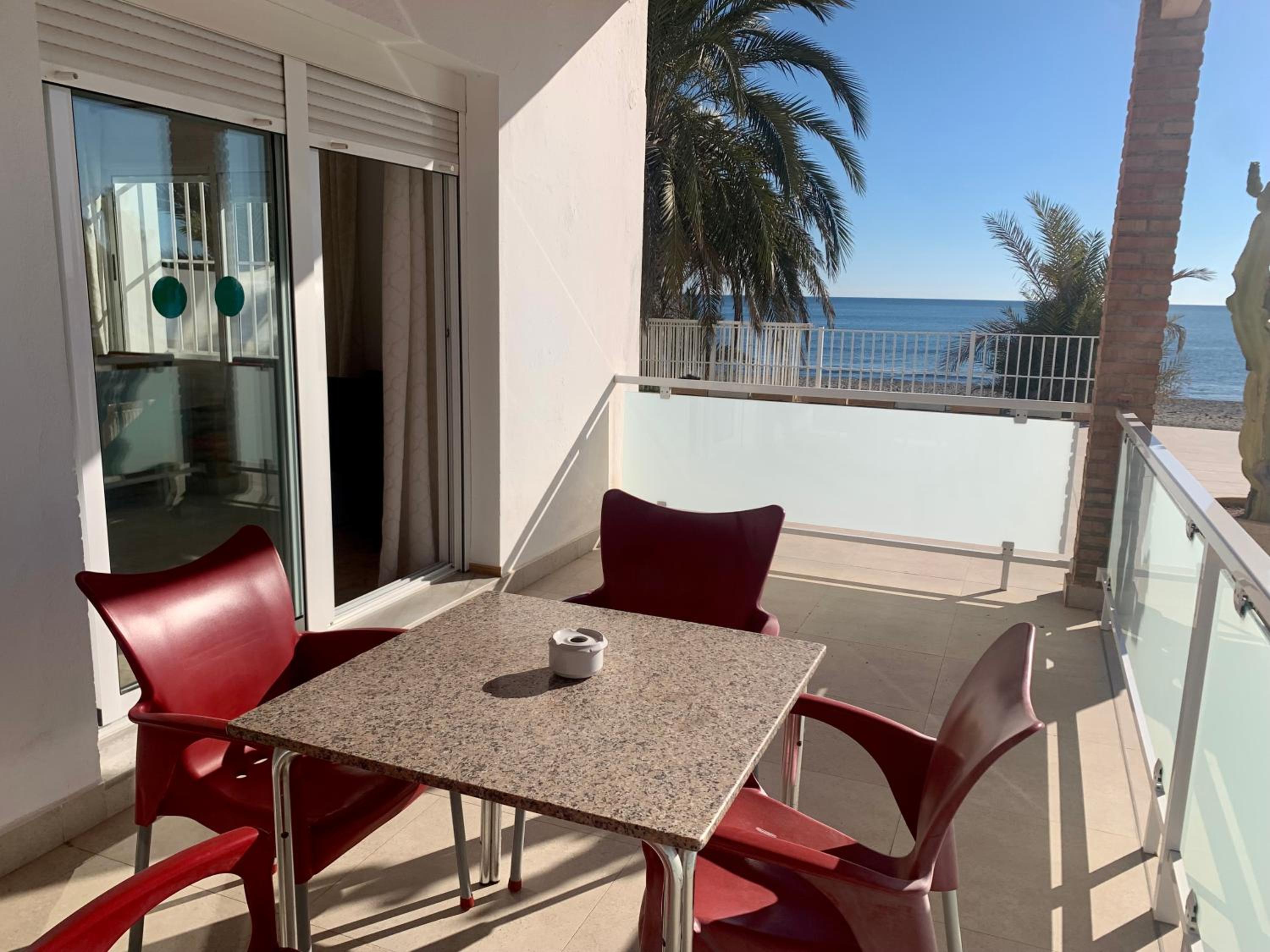 Double Room with Sea View - Photo 21
