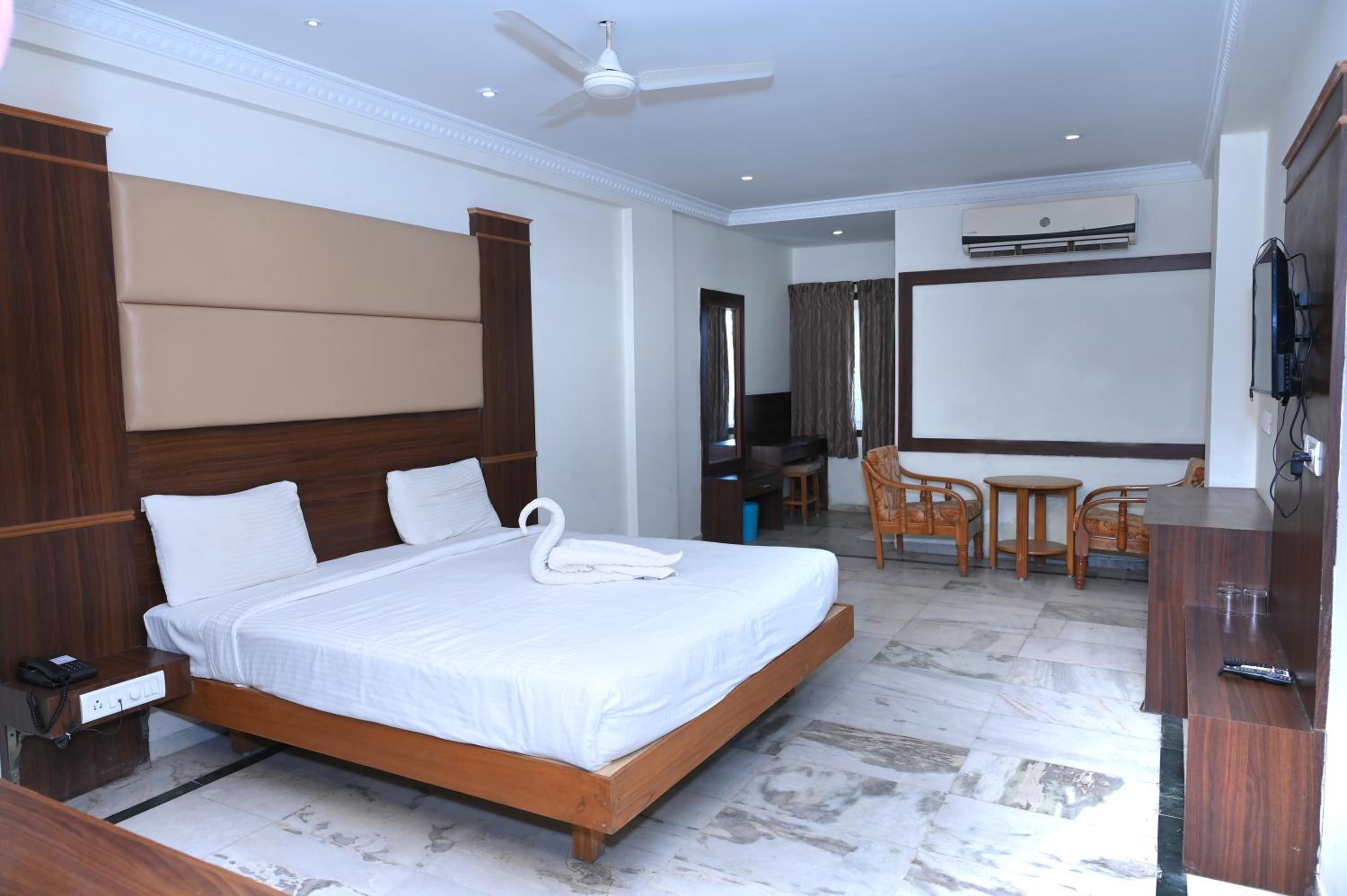 Deluxe Double or Twin Room photo 3