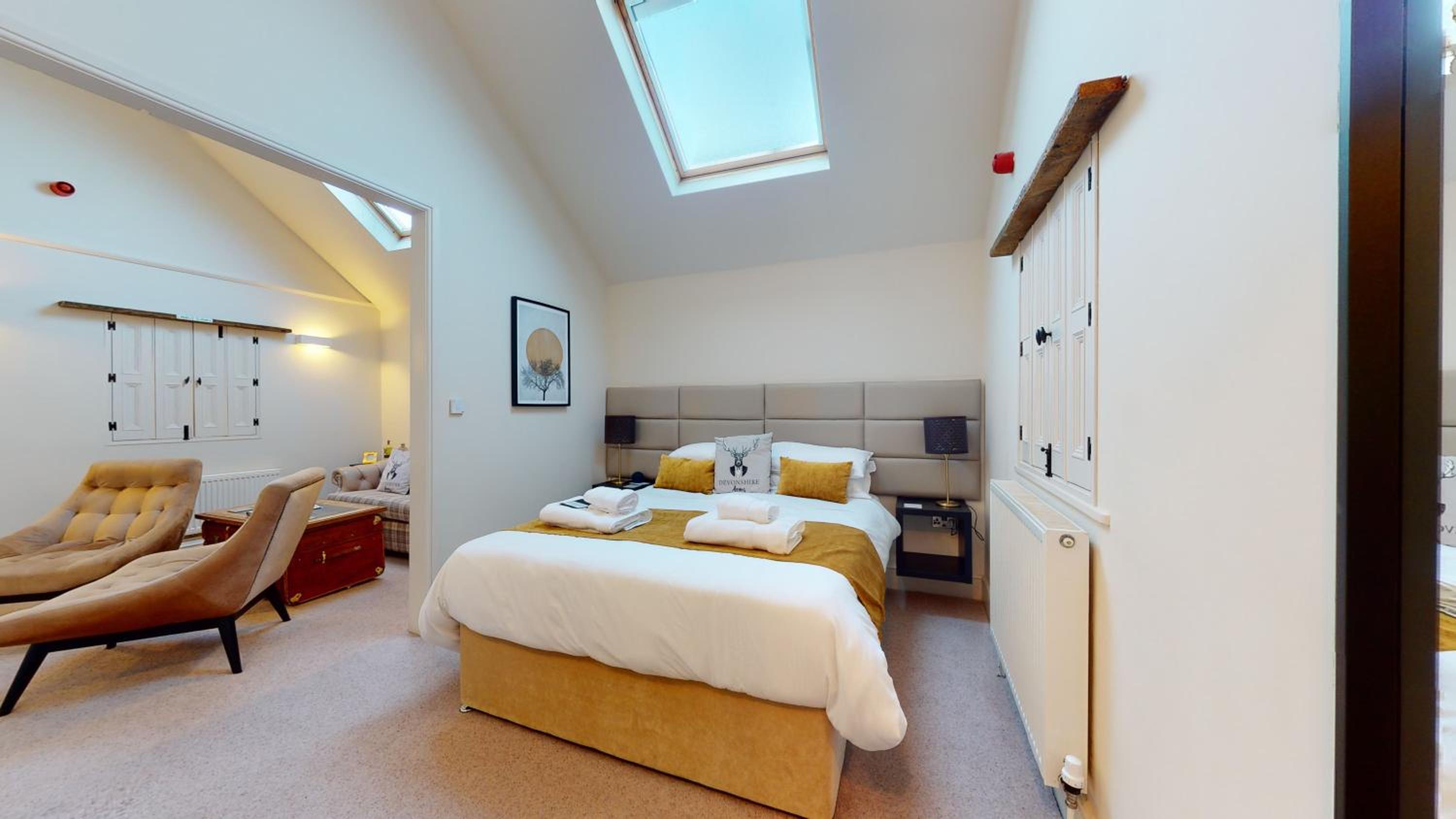 Deluxe King Suite - Photo 3