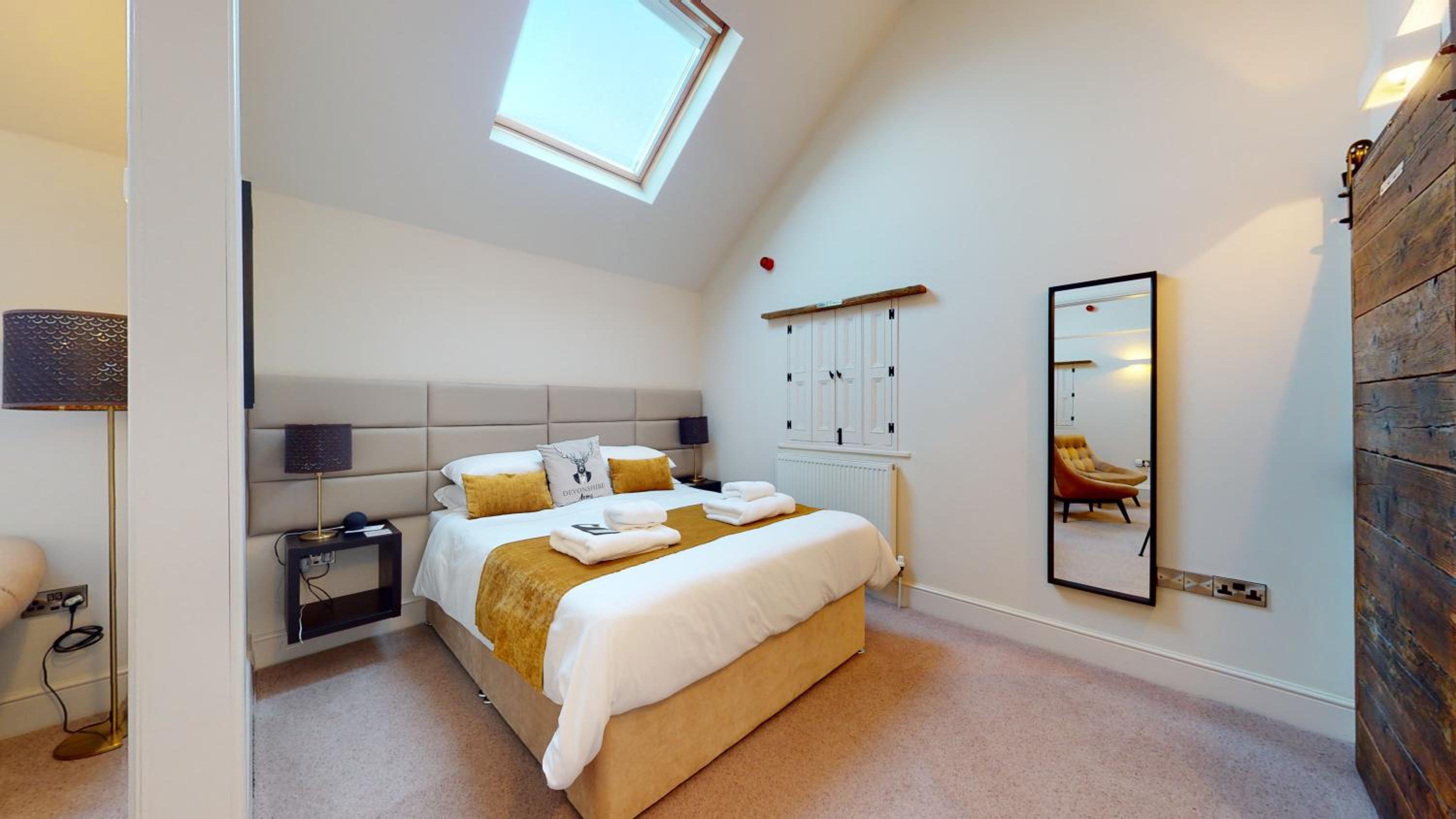 Deluxe King Suite - Photo 9