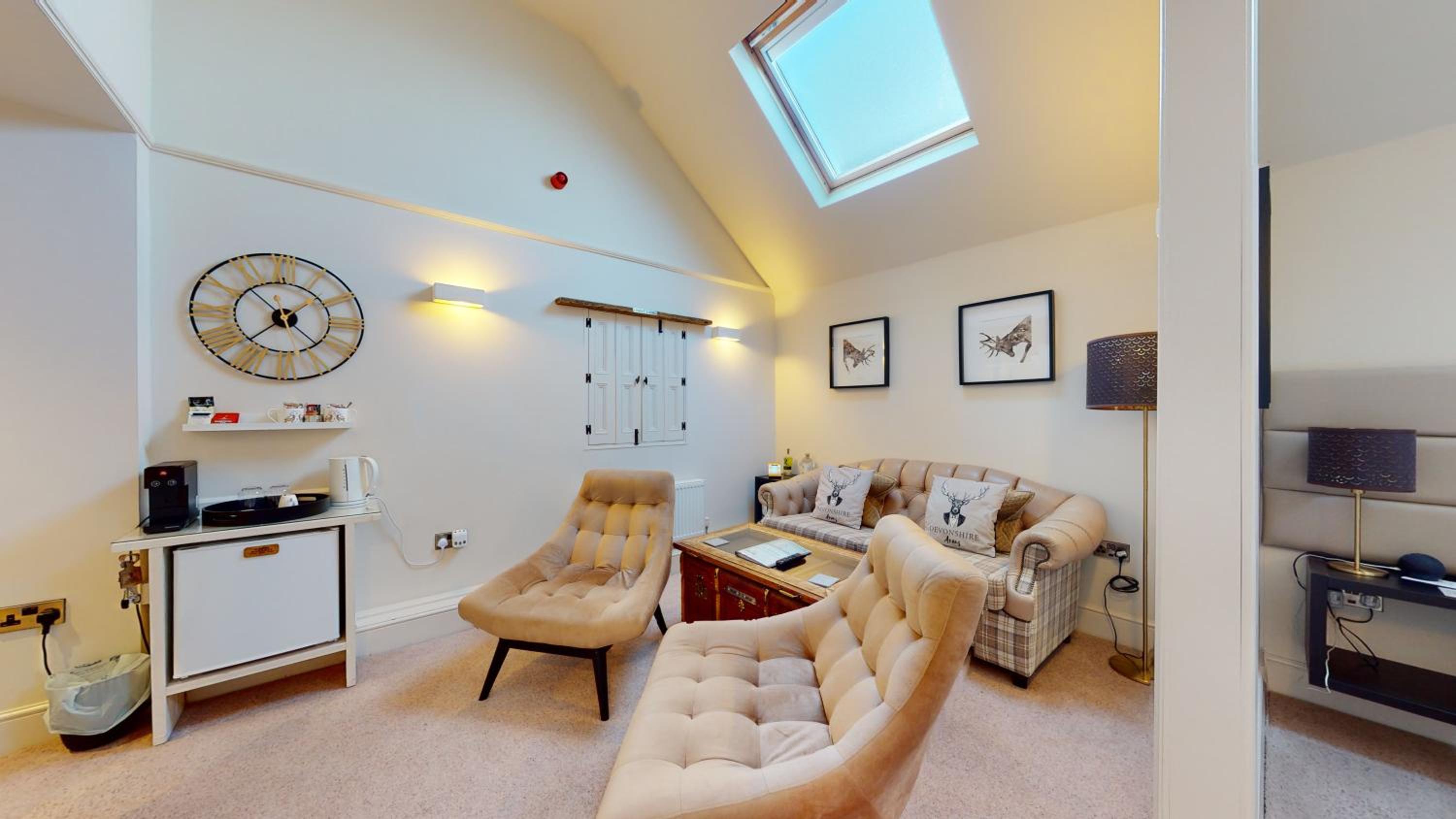 Deluxe King Suite - Photo 8
