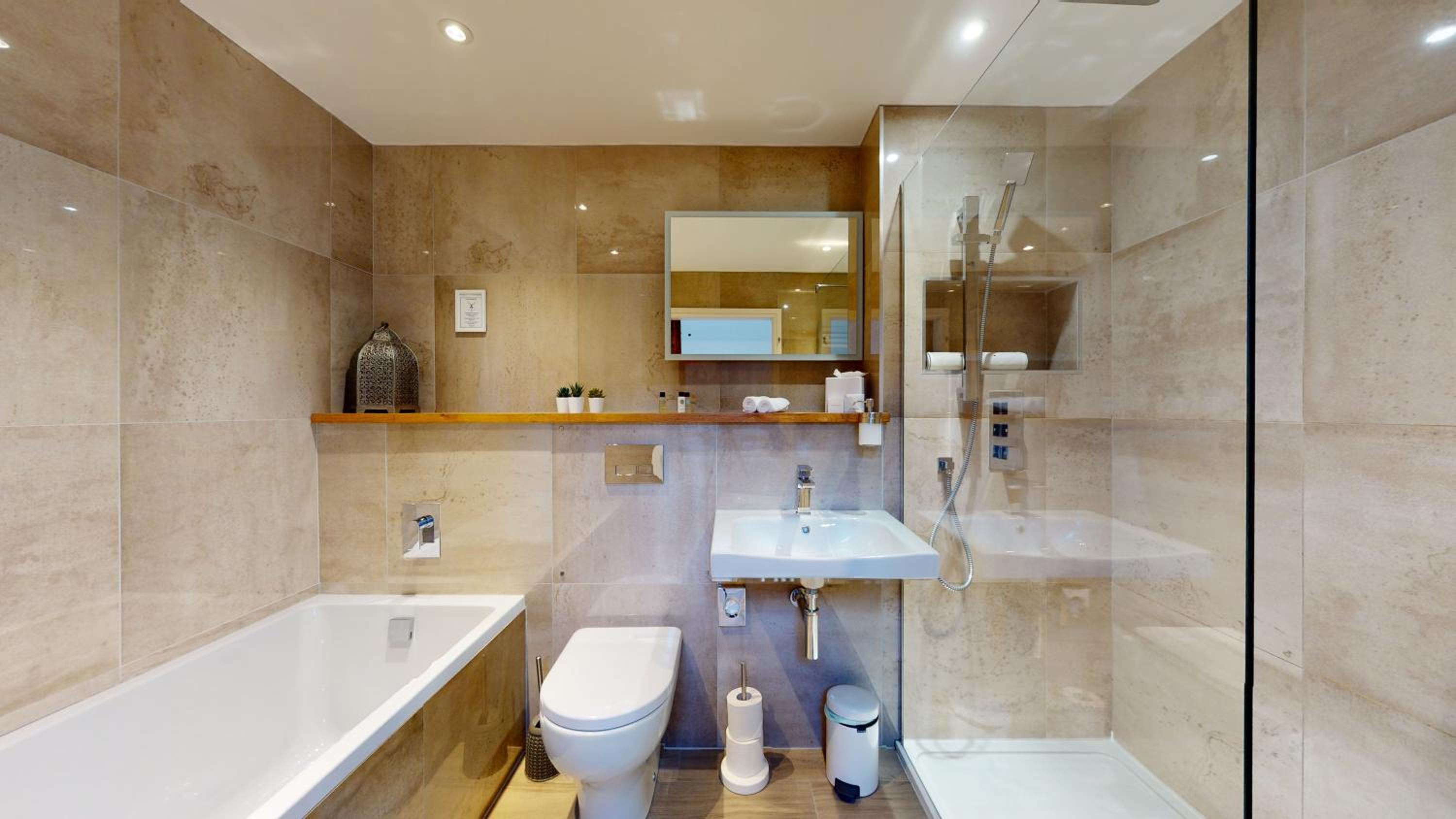 Deluxe King Suite - Photo 6