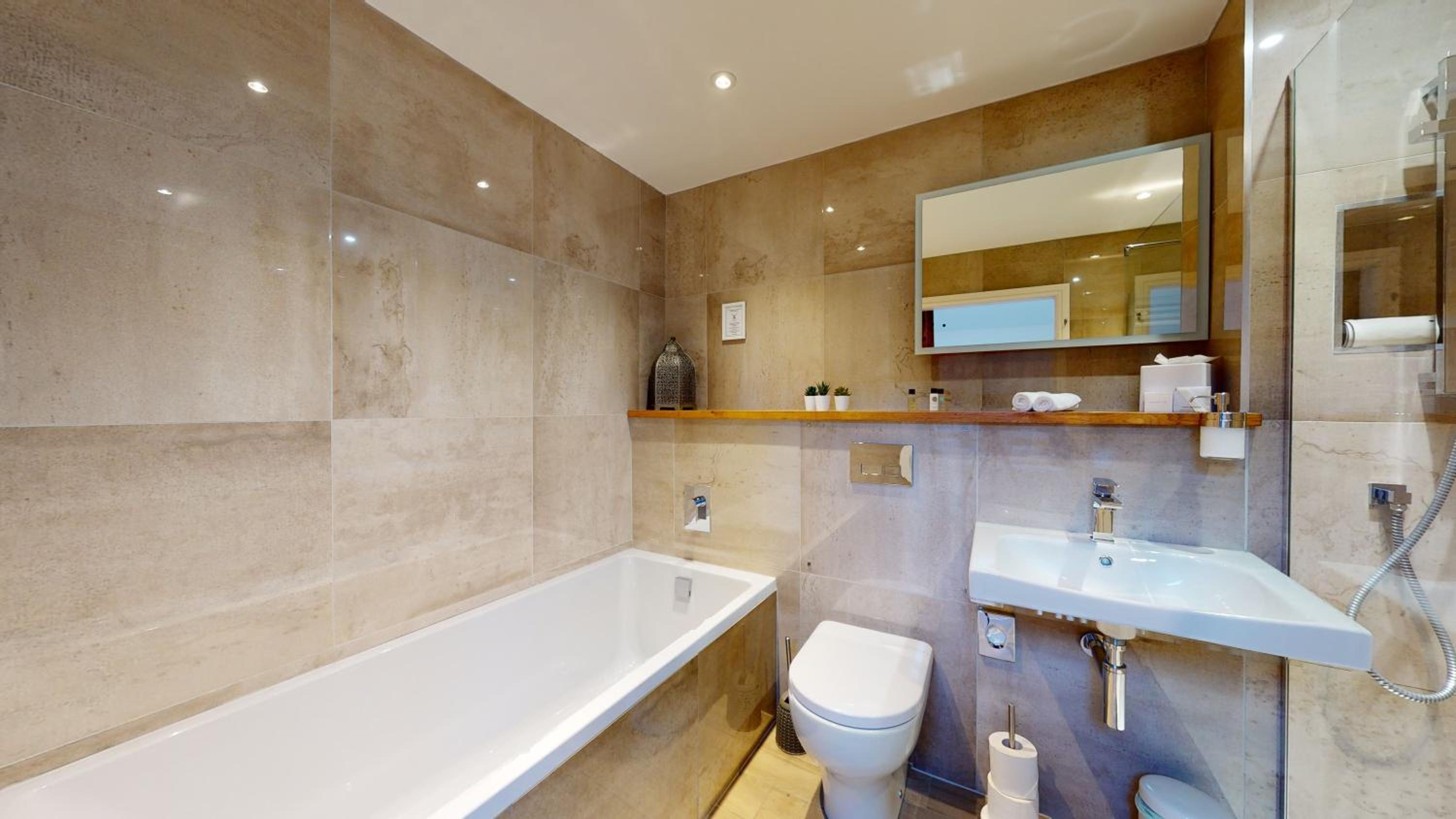 Deluxe King Suite - Photo 5