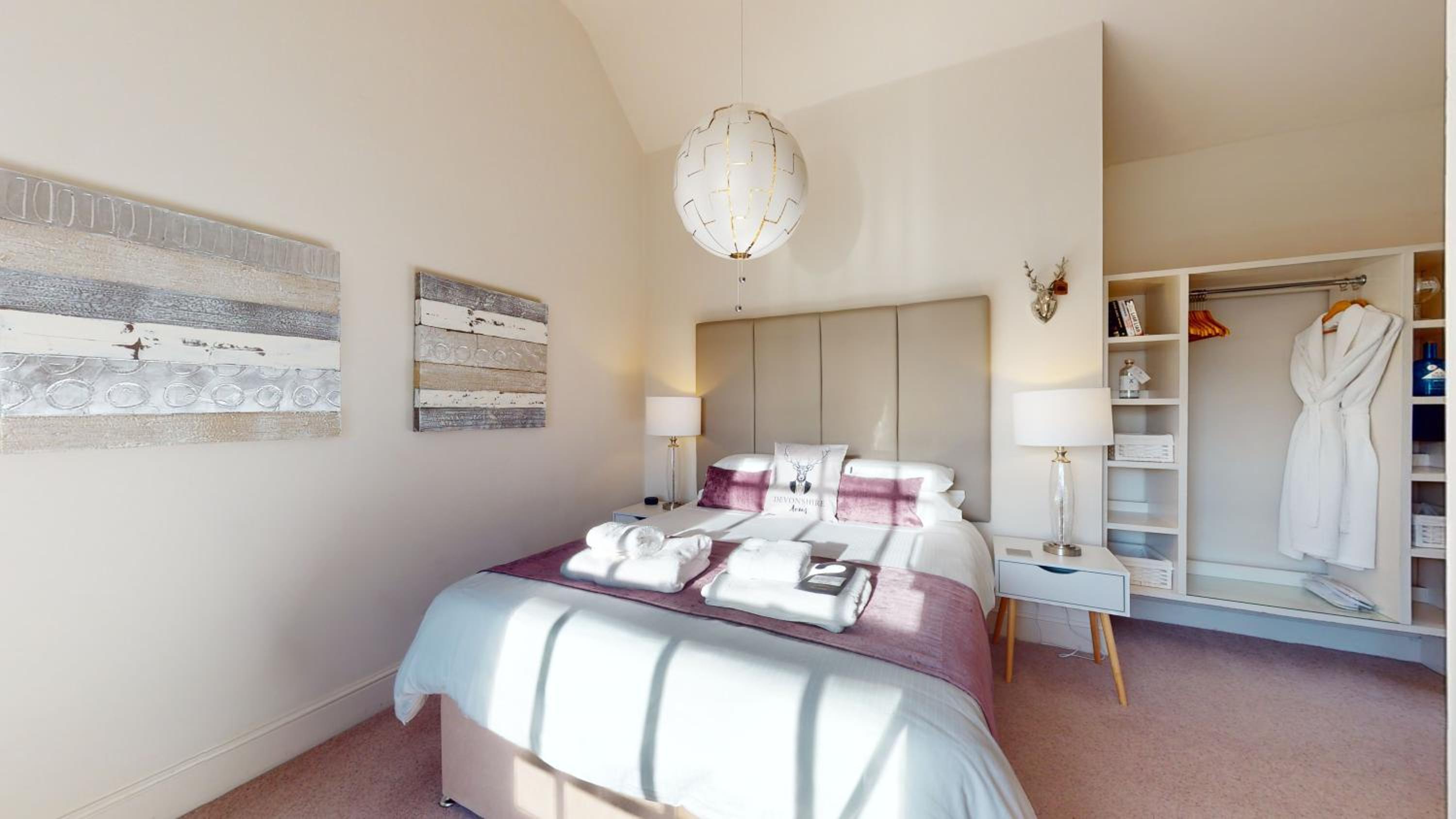 Deluxe King Room - Photo 5