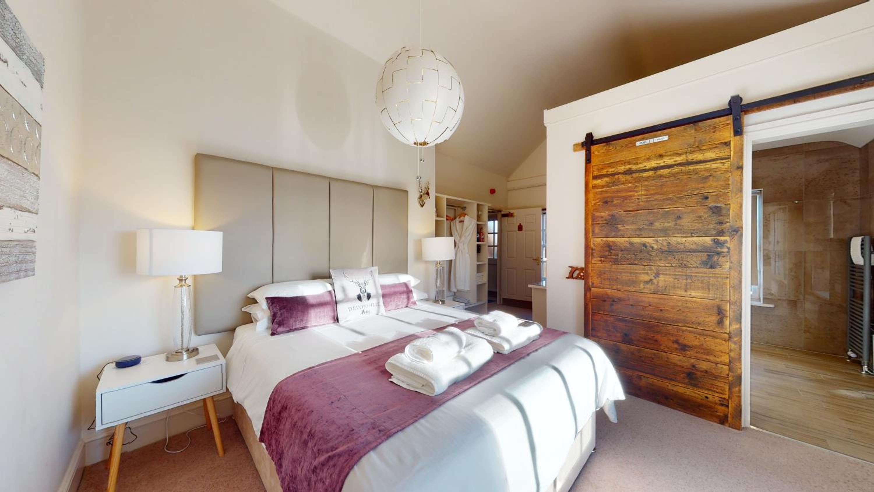Deluxe King Room - Photo 3