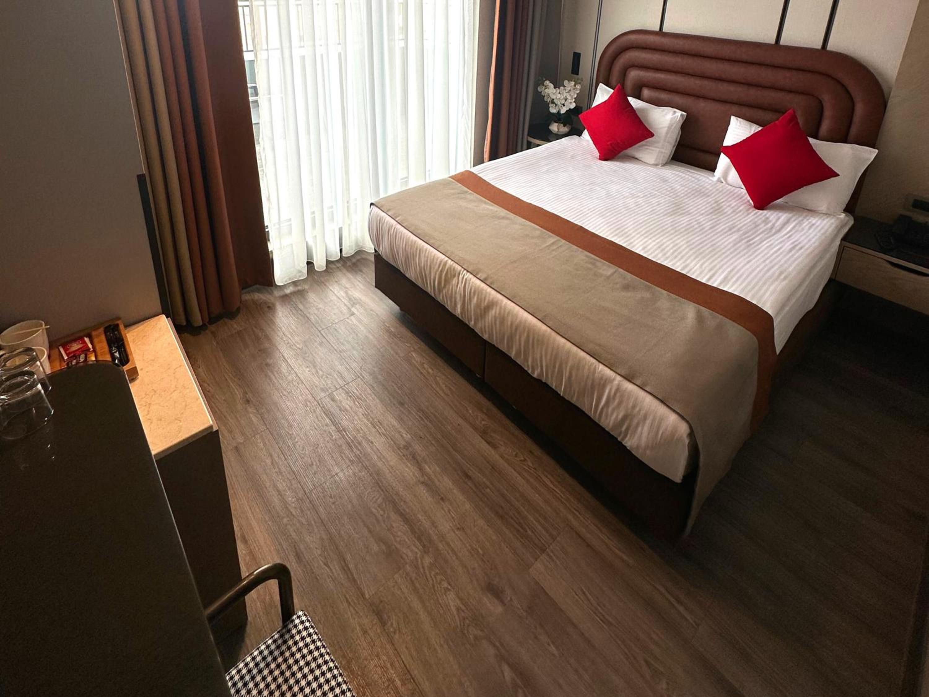 Deluxe King Room photo 1