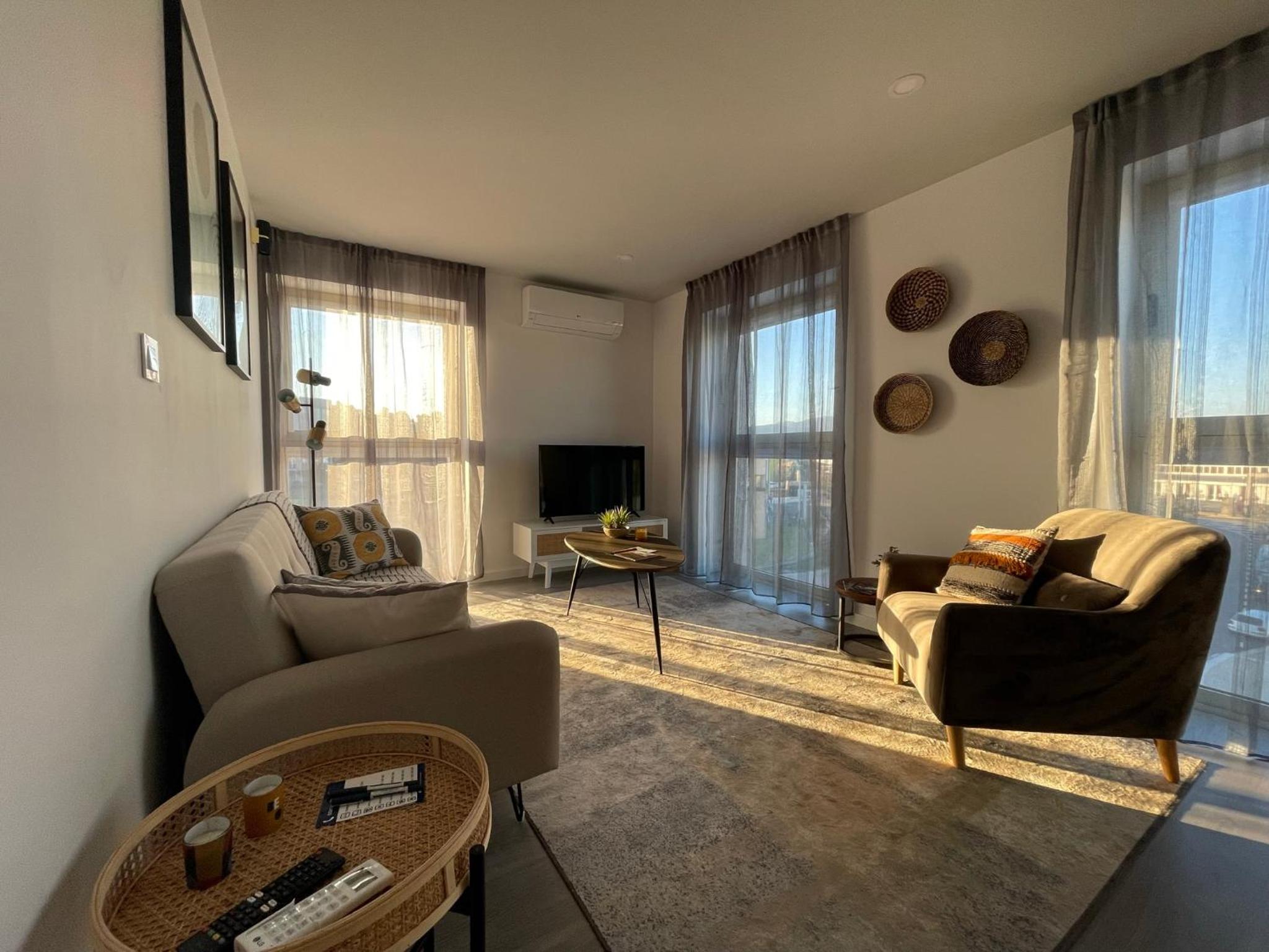 One-Bedroom Apartment photo 1