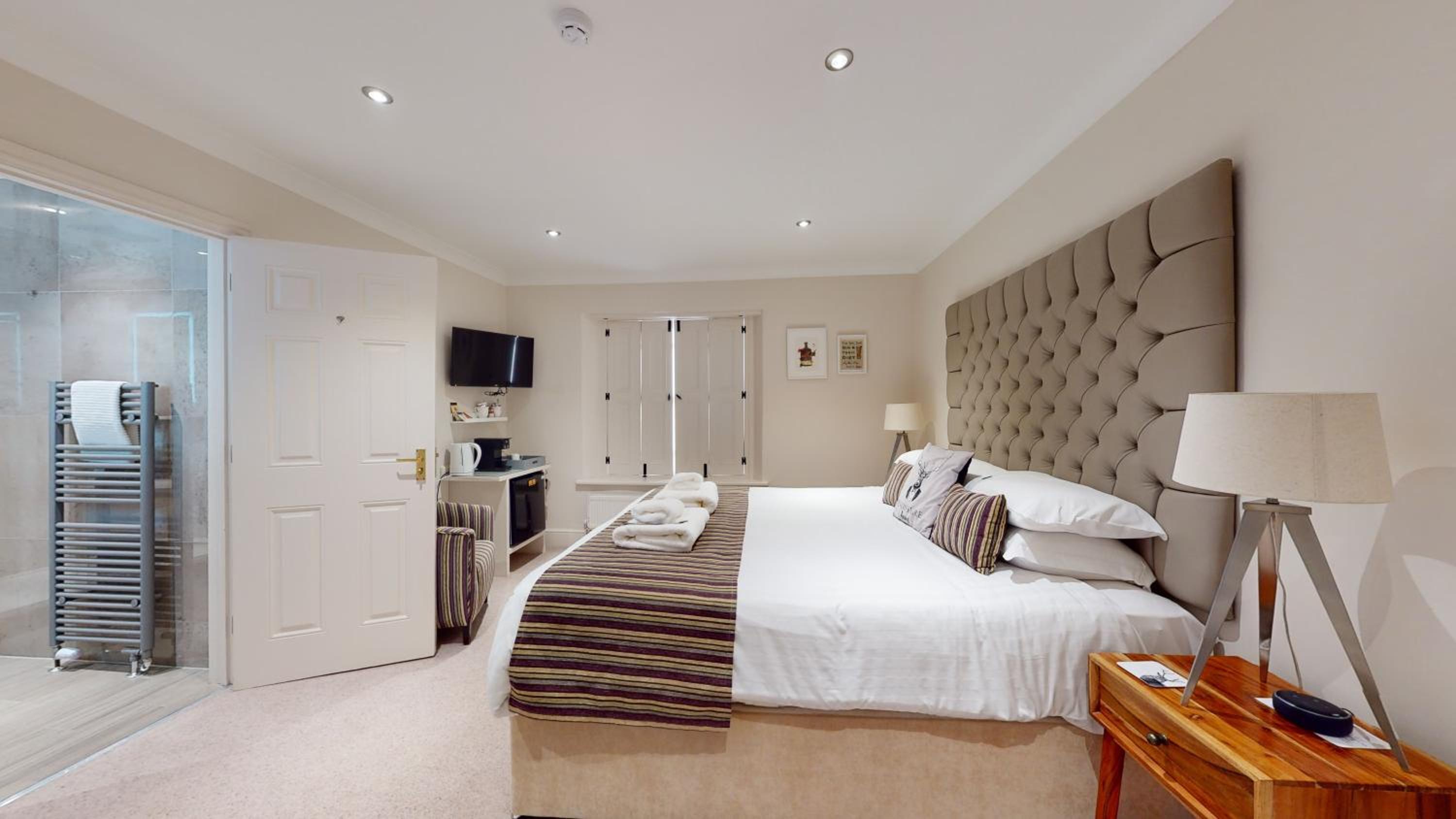 Superior King or Twin Room - Photo 10