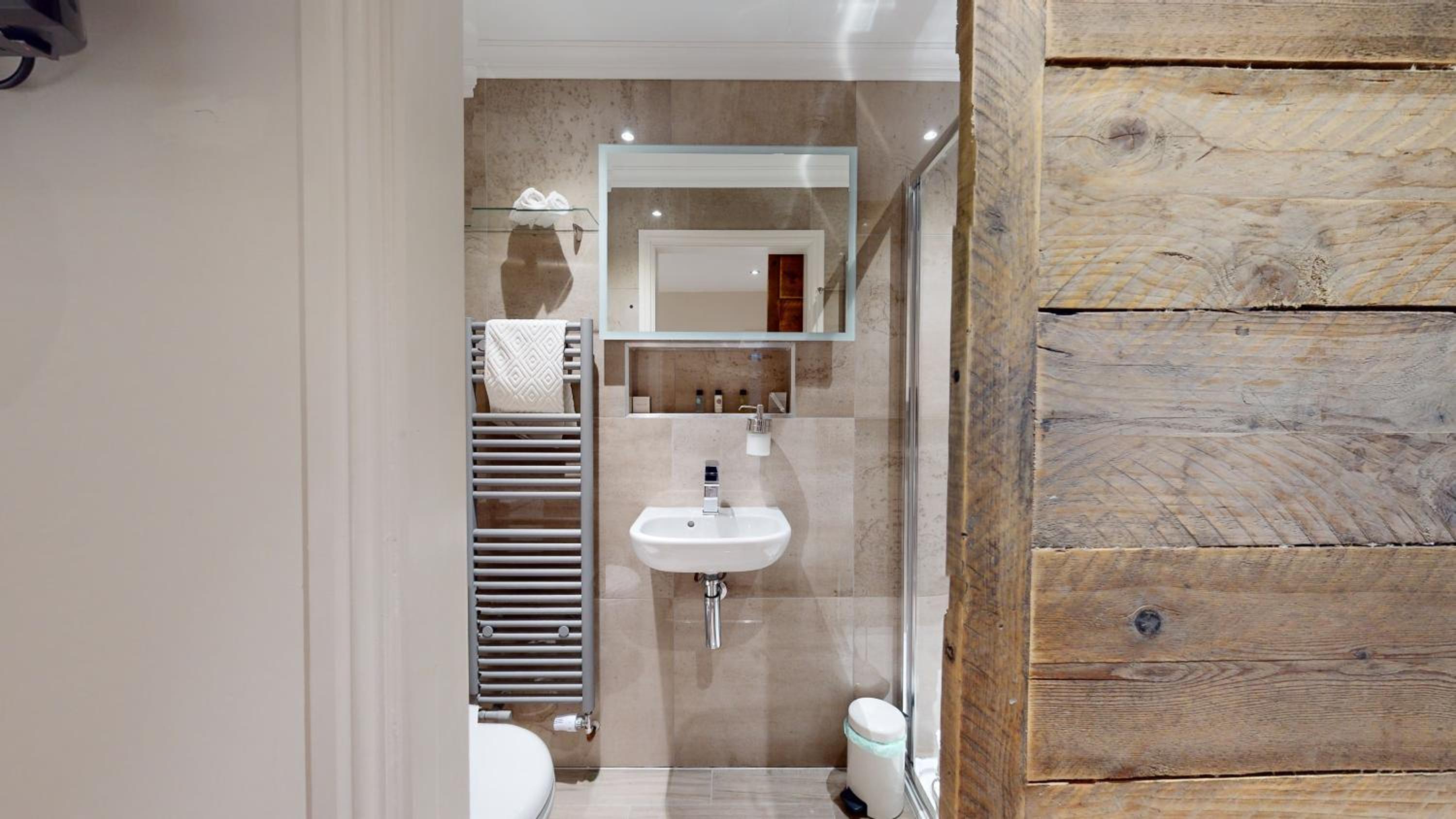 Superior Double or Twin Room - Photo 5