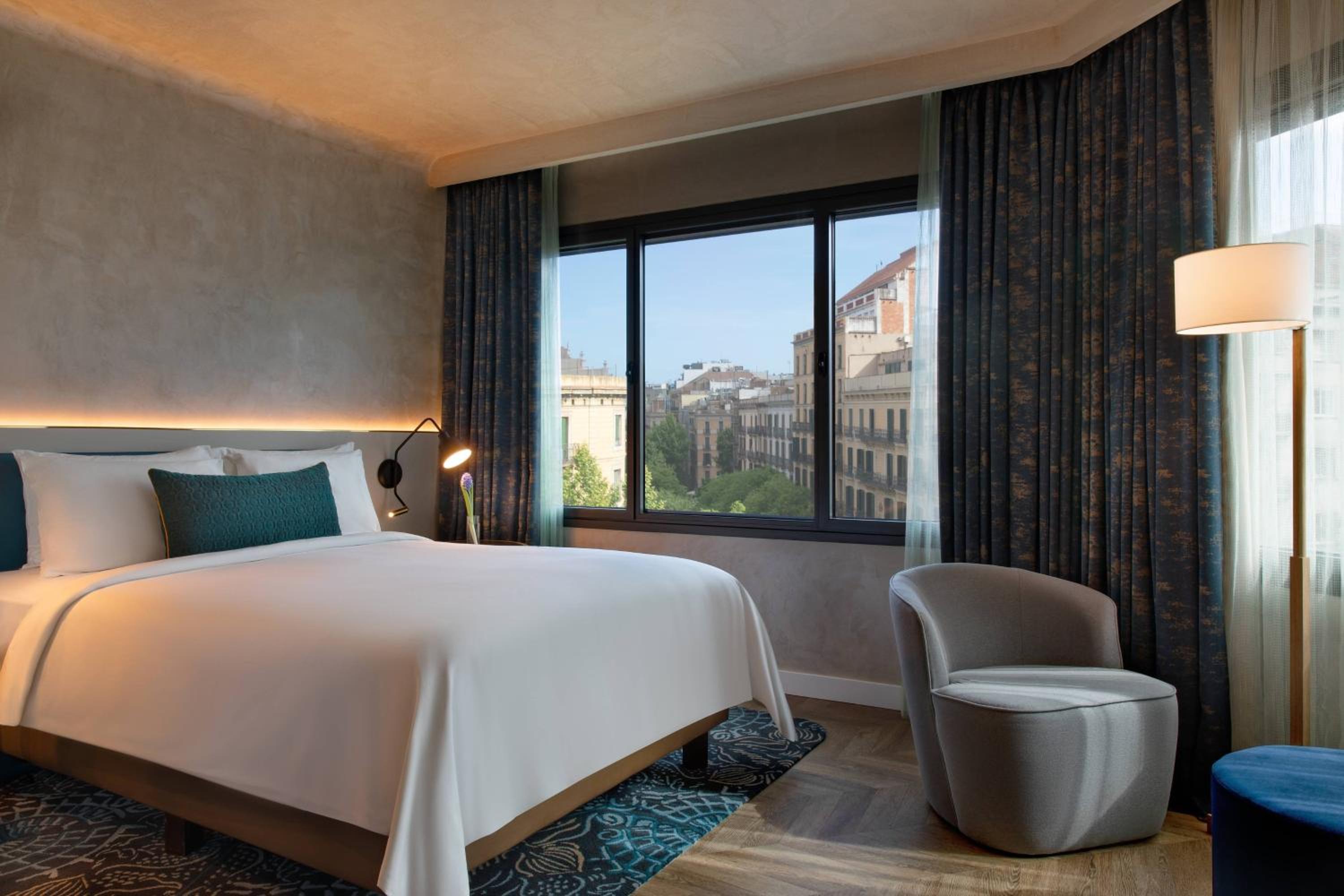 Prestige Corner Room thumbnail 5