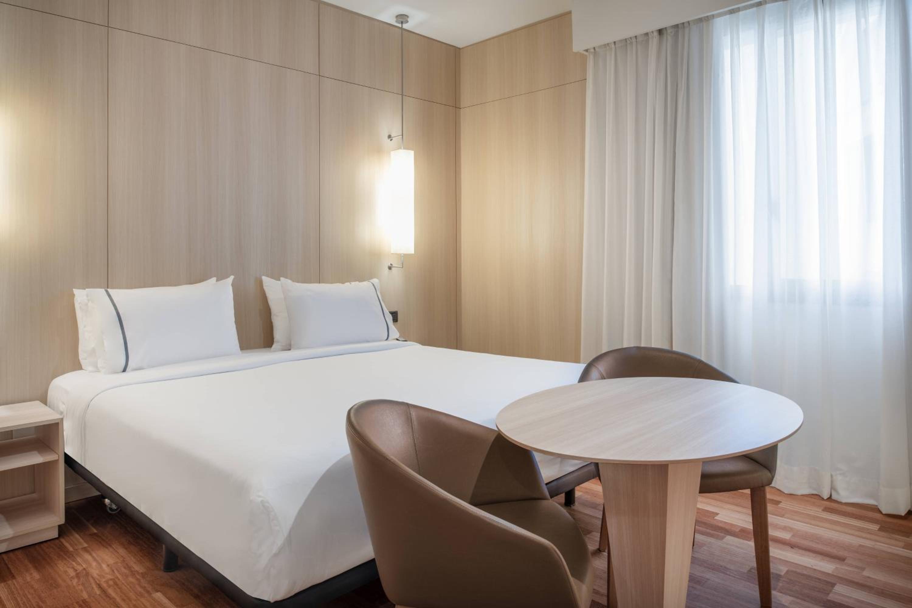Standard Interior Room, Guest room, 1 King, No view