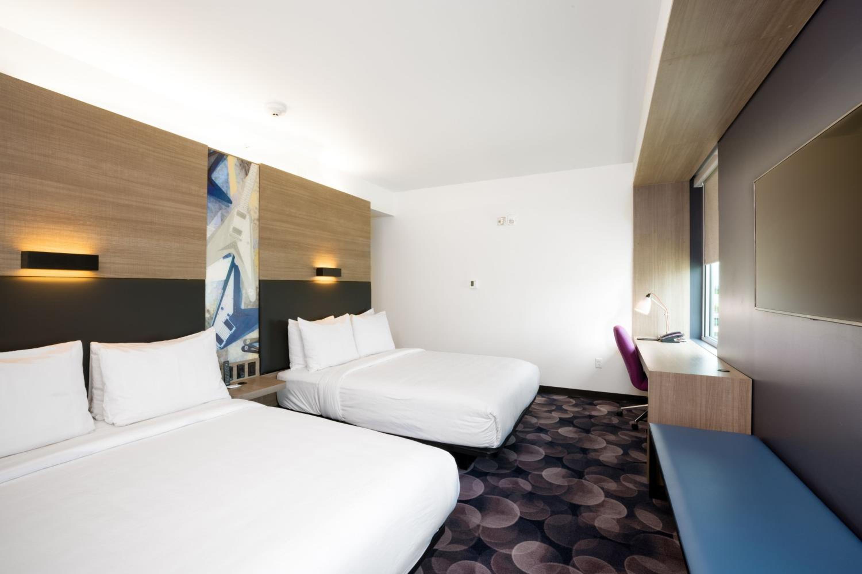 Aloft, Guest room, 2 Queen - Photo 3