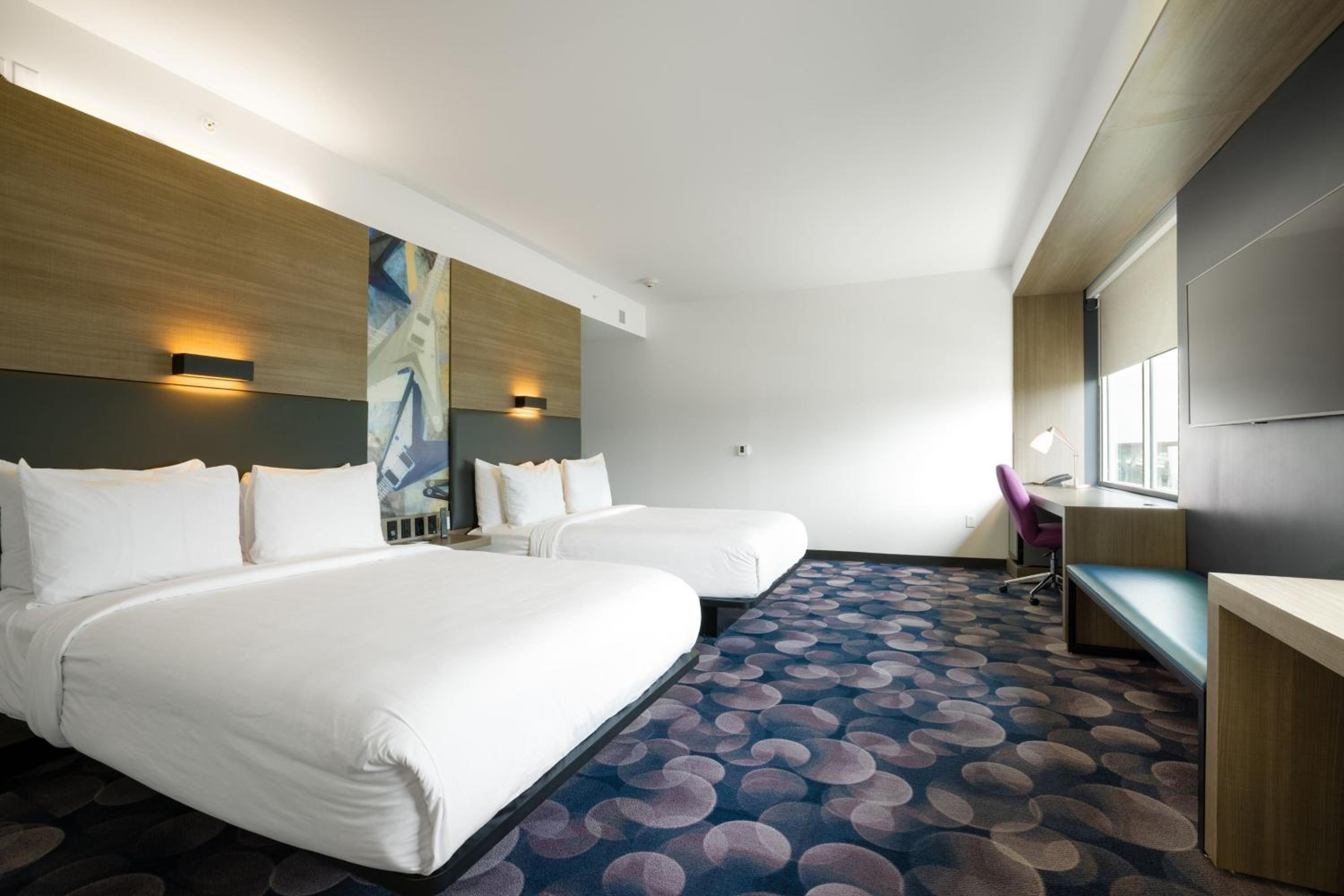 Aloft, Guest room, 2 Queen - Photo 4