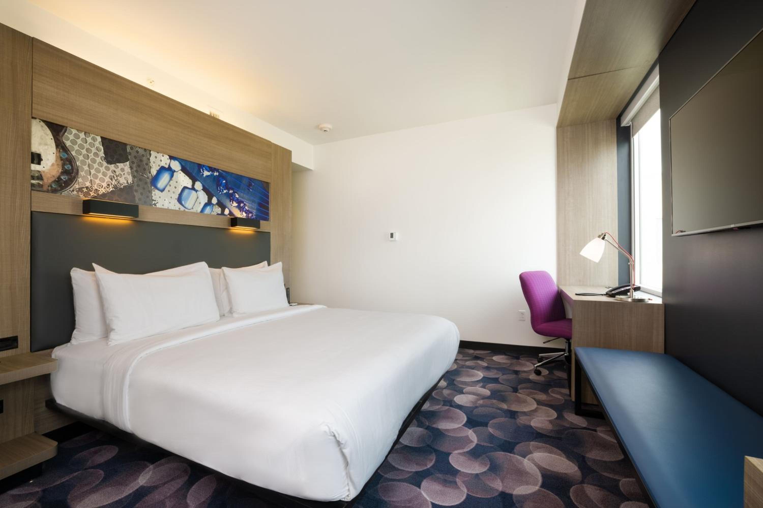 Aloft, Guest room, 1 King - Photo 3