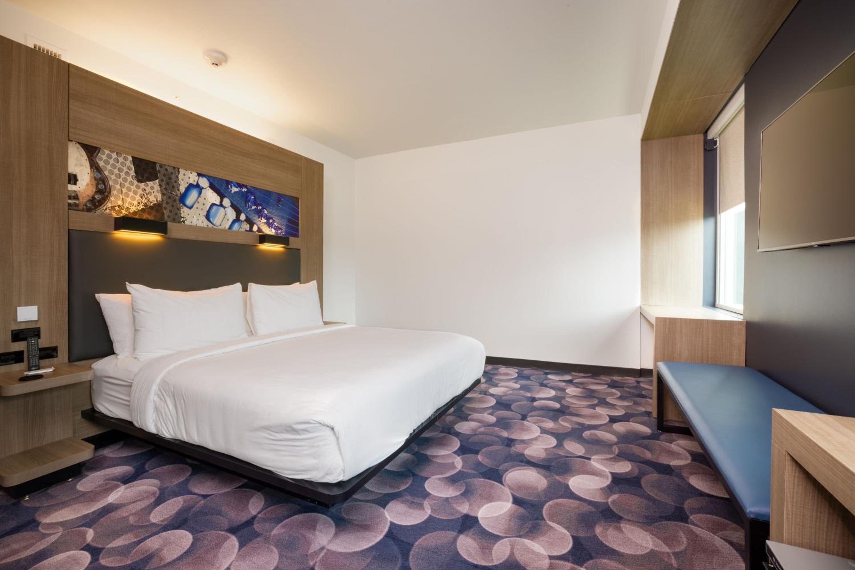 Aloft, Guest room, 1 King - Photo 7