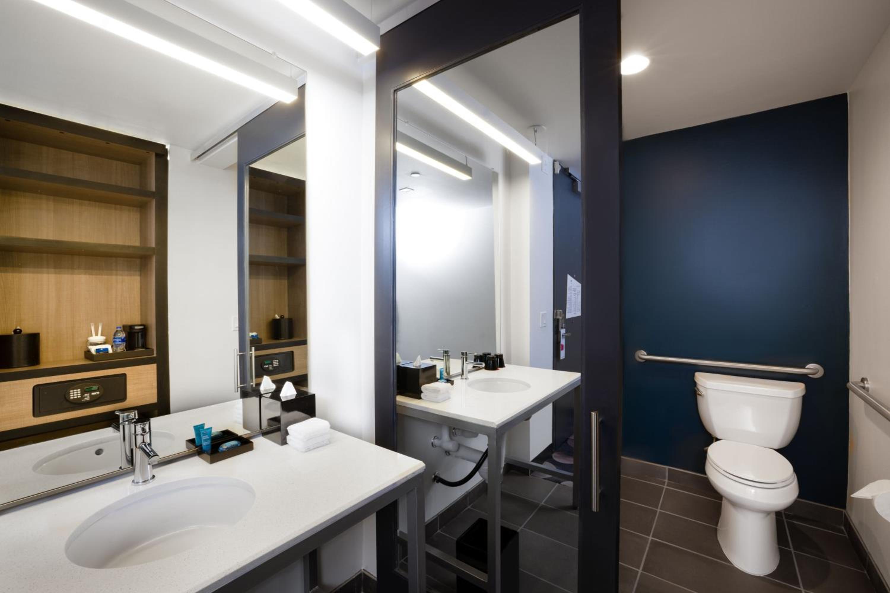 Aloft, Guest room, 2 Queen - Photo 5