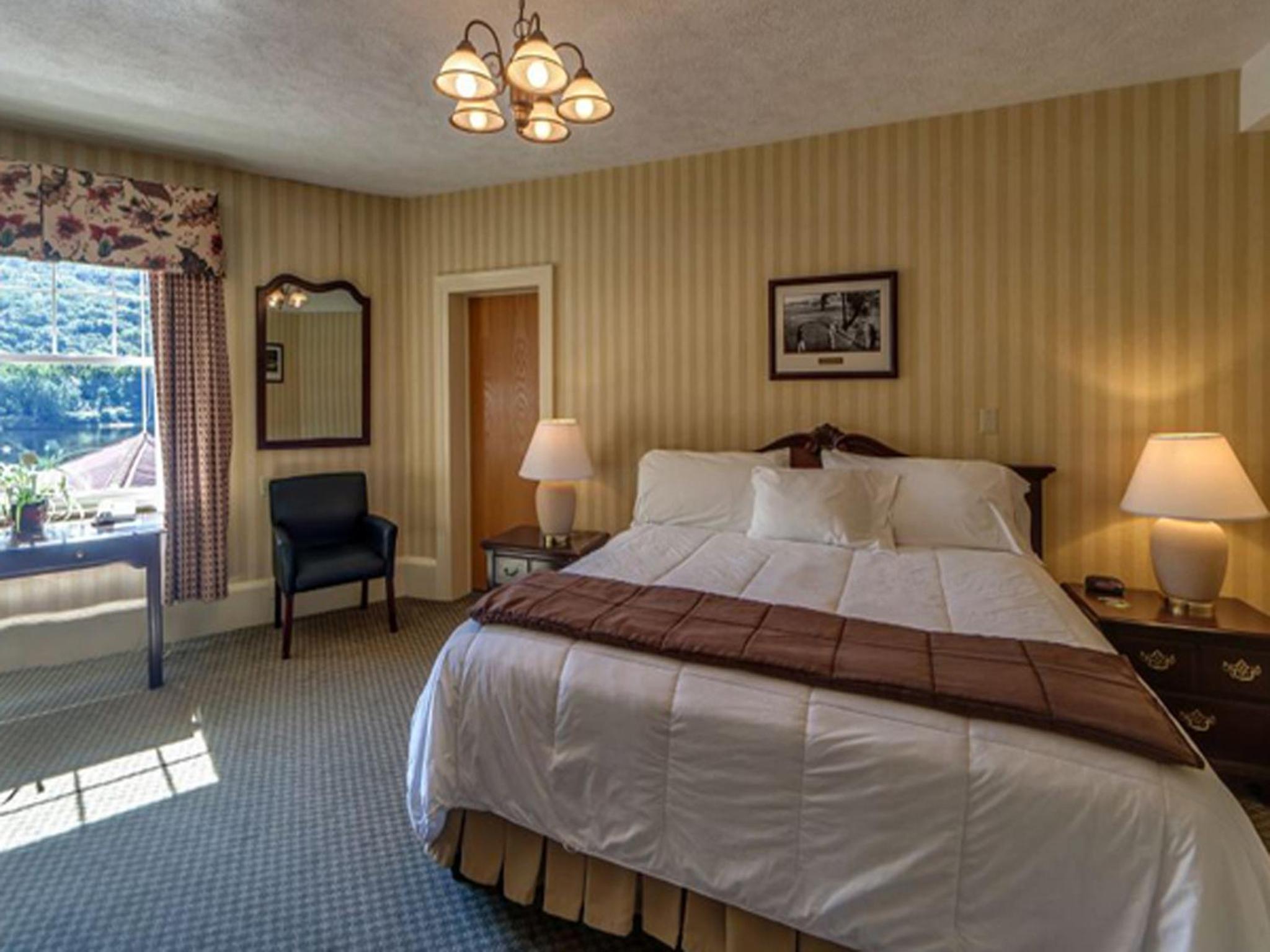 King Room with Riverview - Photo 6