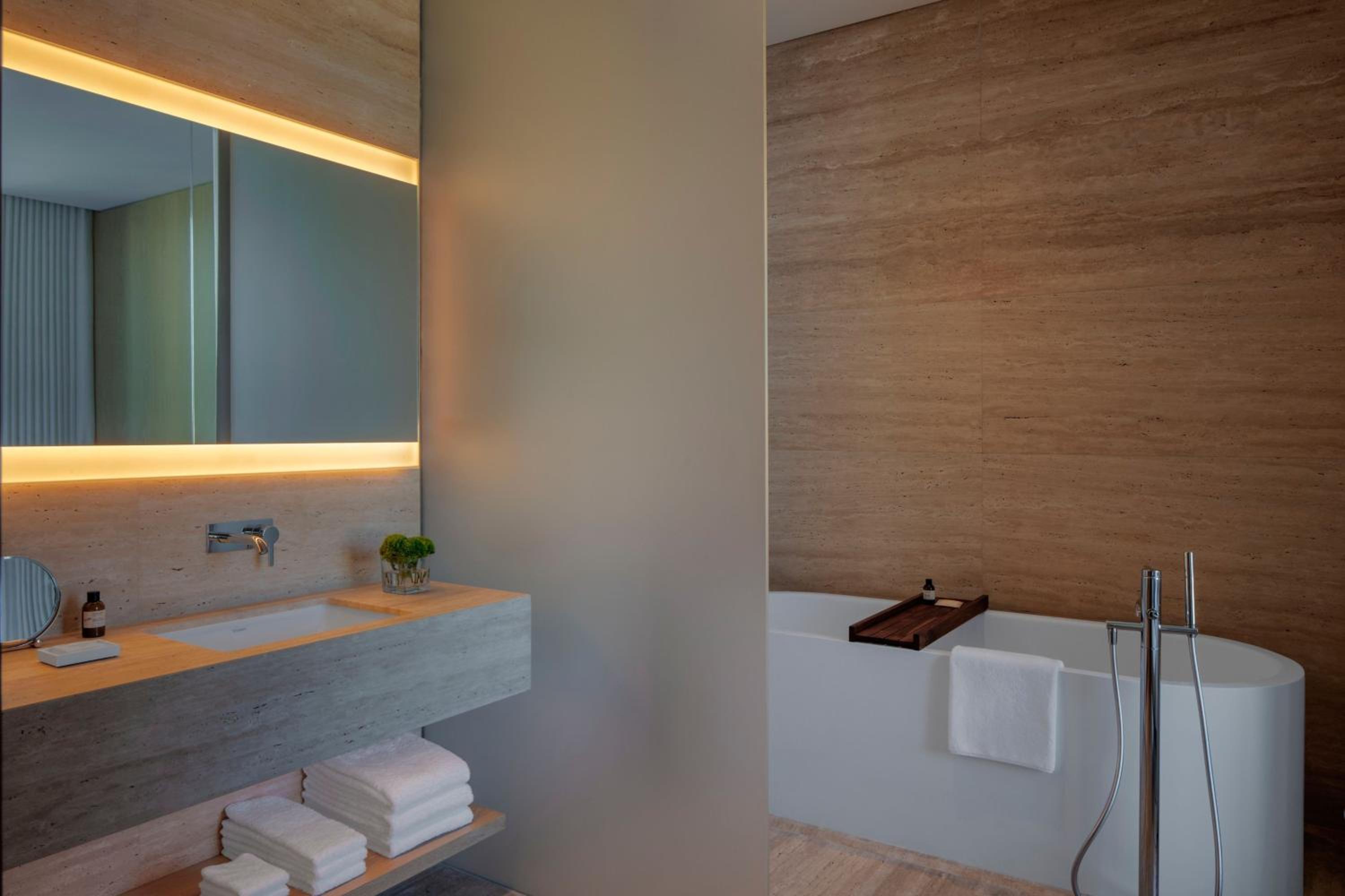 One-Bedroom Superior King Suite With Balcony
