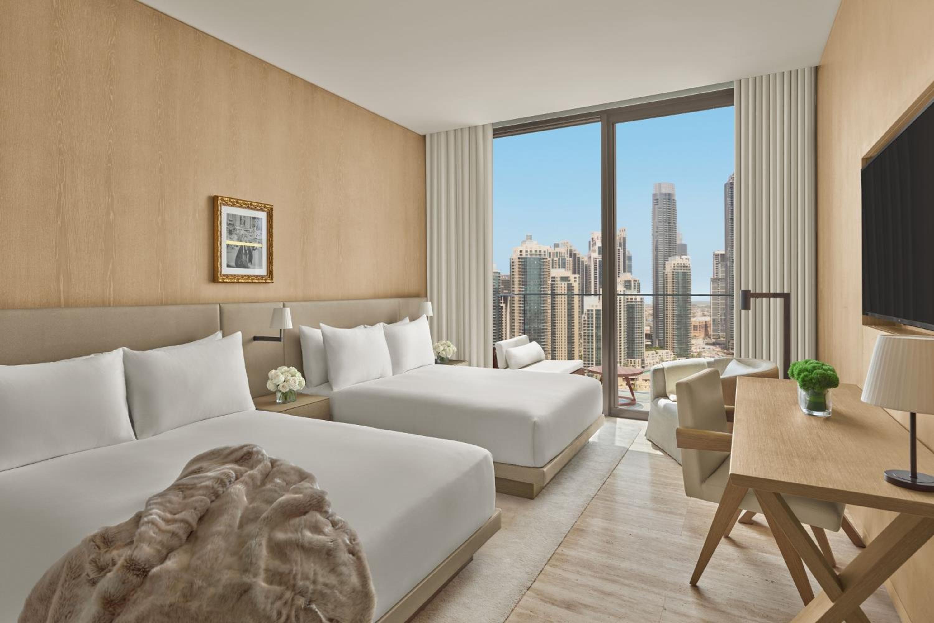 Deluxe Queen Room With Balcony And Burj Khalifa View
