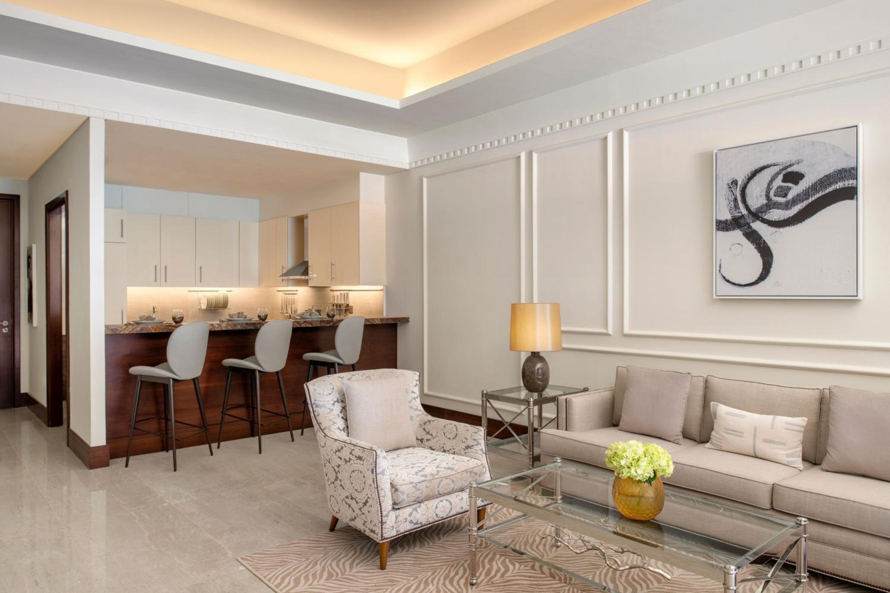 One-Bedroom King Suite with Marina View and Balcony - Photo 2