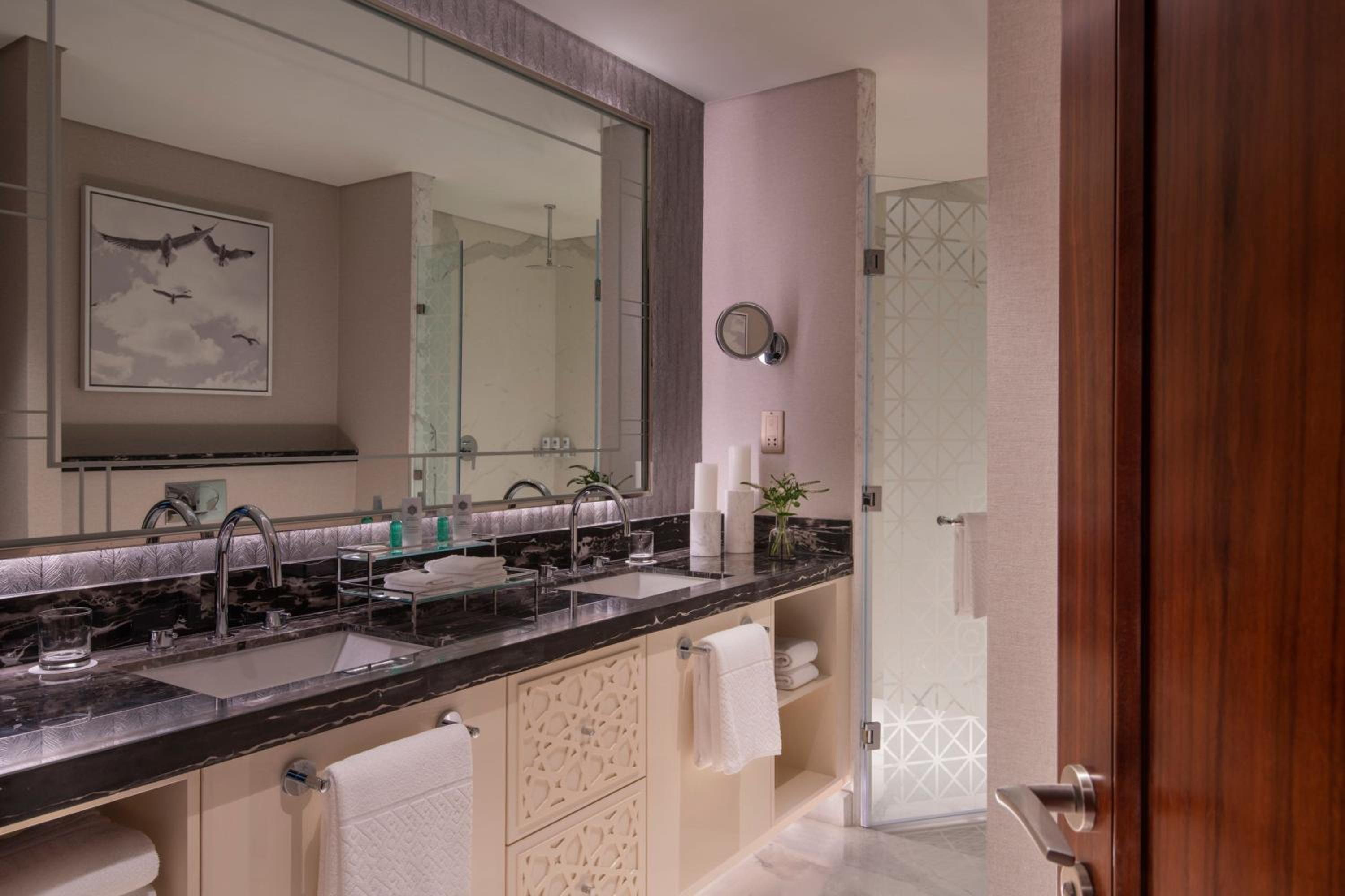 One-Bedroom King Suite with Marina View and Balcony - Photo 6