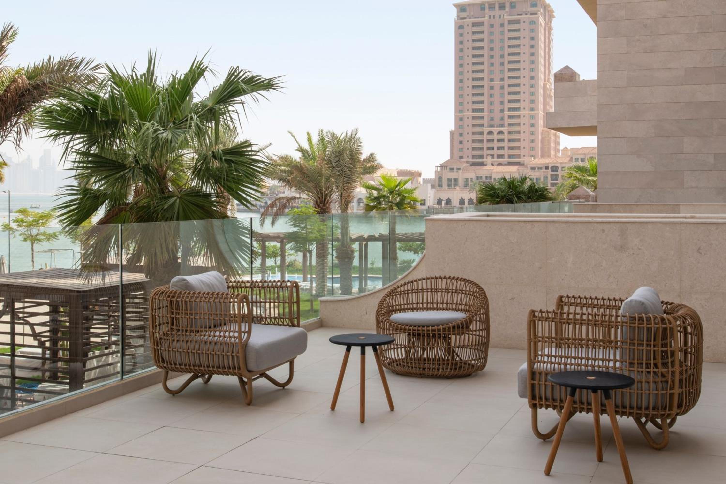 One-Bedroom King Suite with Sea View and Terrace - Photo 8