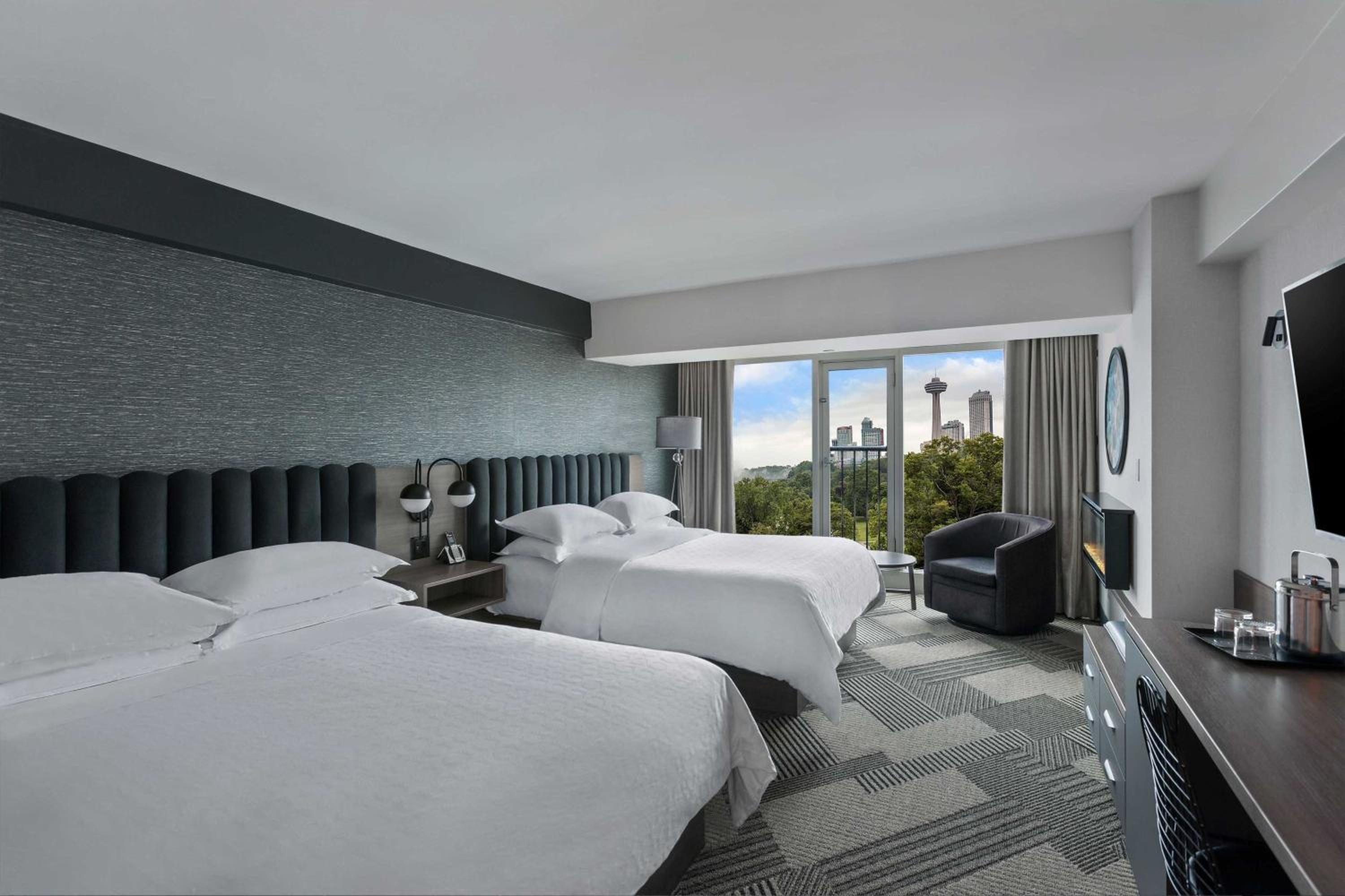 Niagara Parks View Guest room, Queen