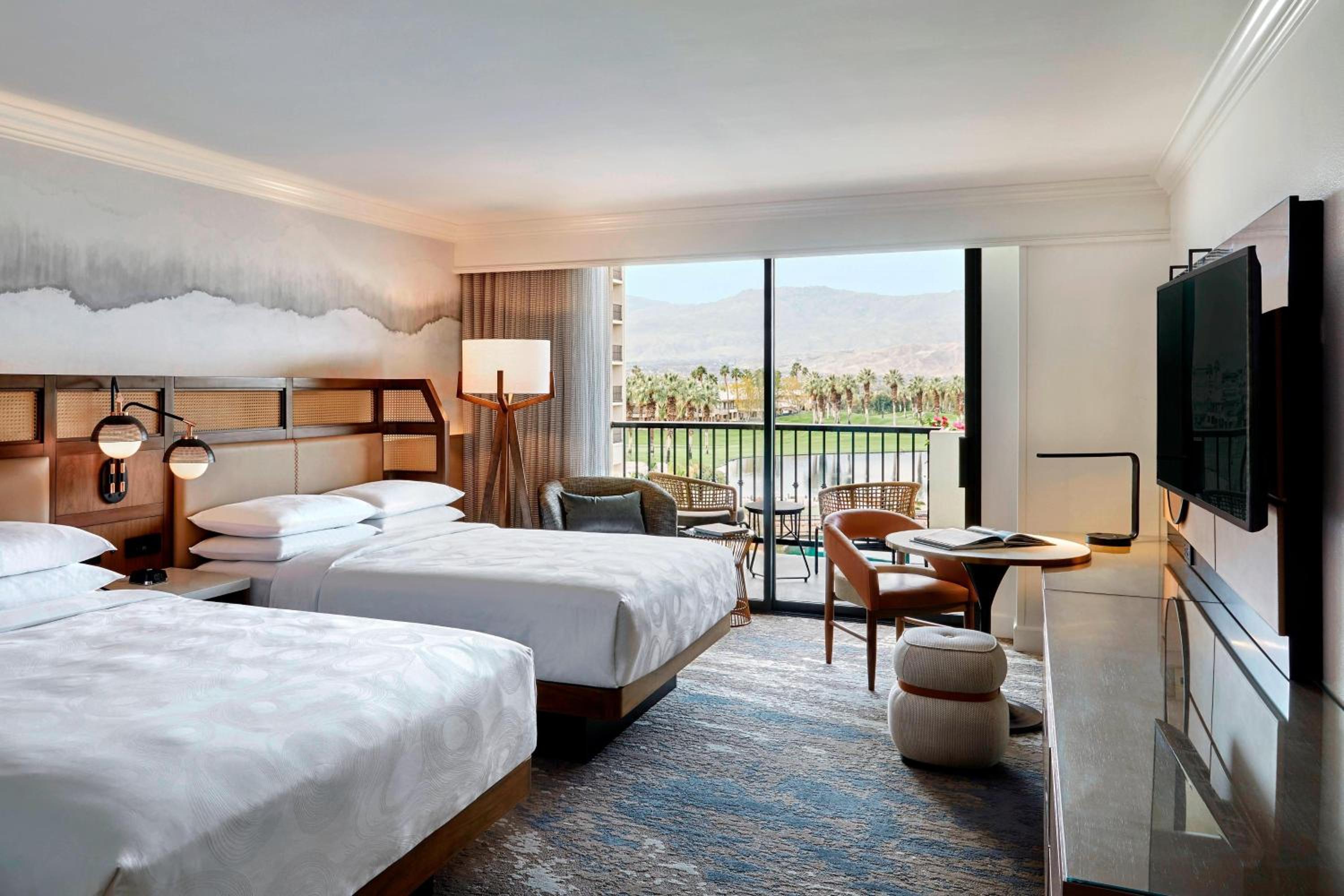 Guest room, 2 Queen, Pool view, Balcony - Photo 1