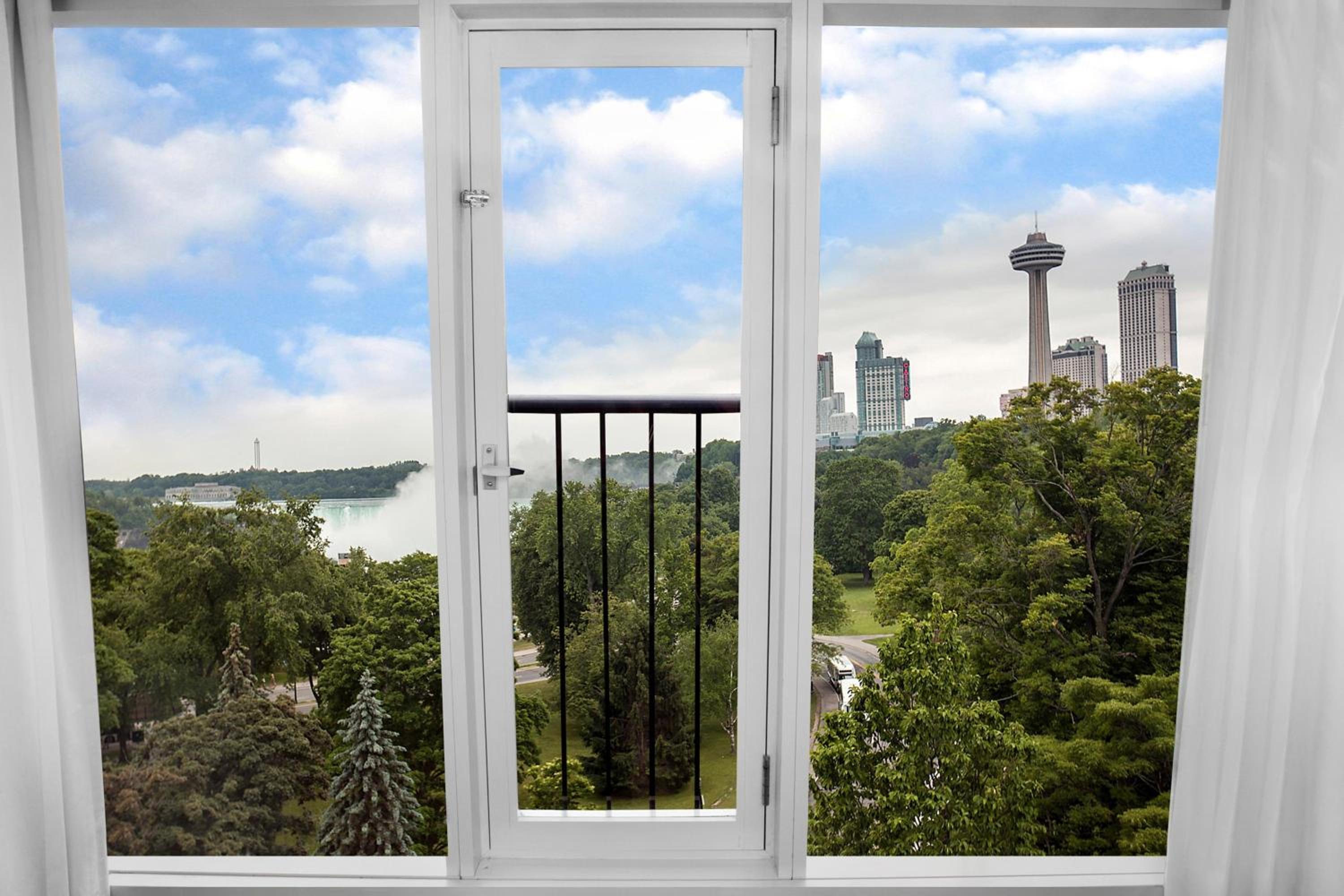 Niagara Parks View Guest room, Queen