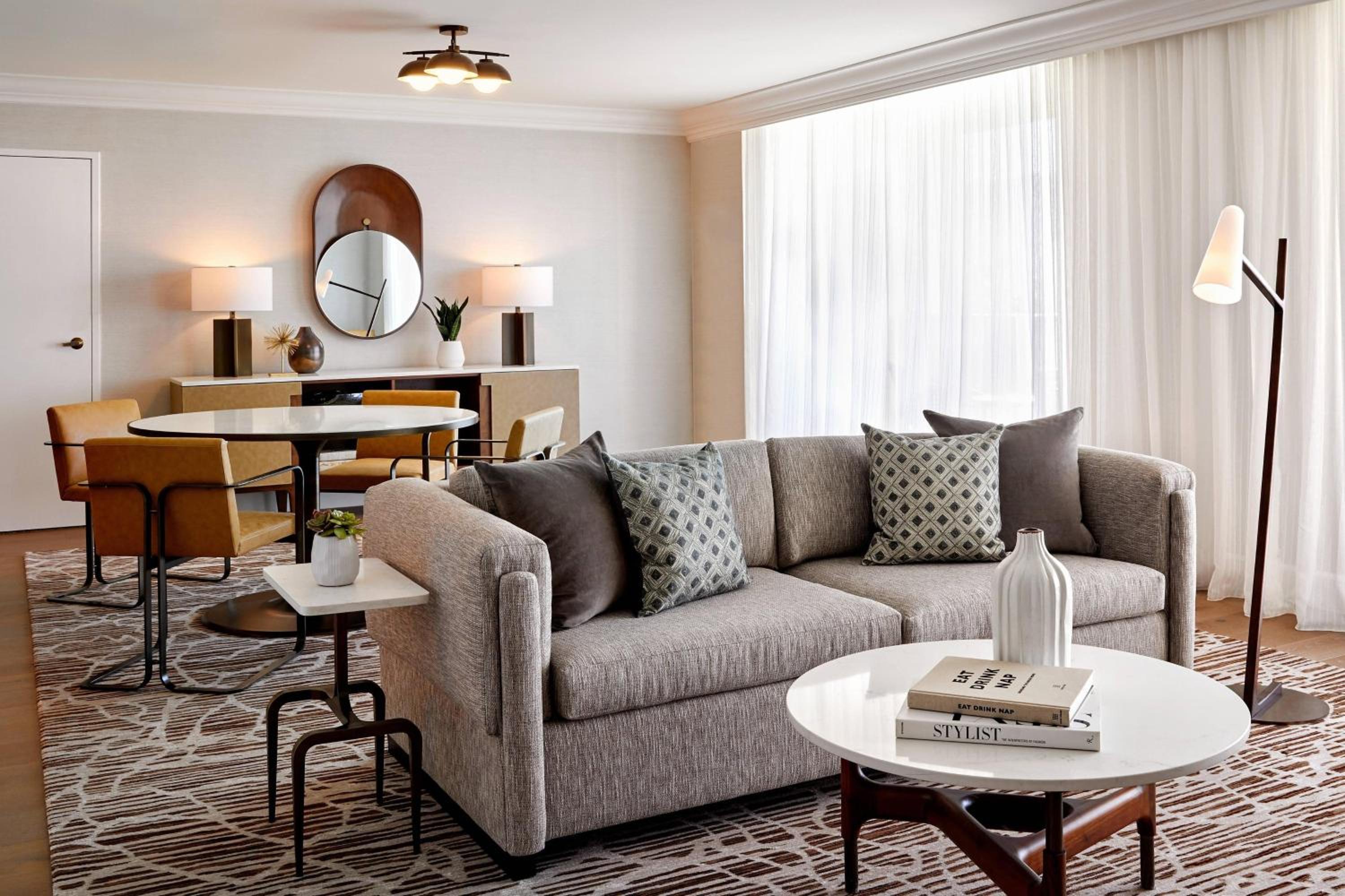 Executive King Suite with Sofa Bed and Pool View - Photo 1