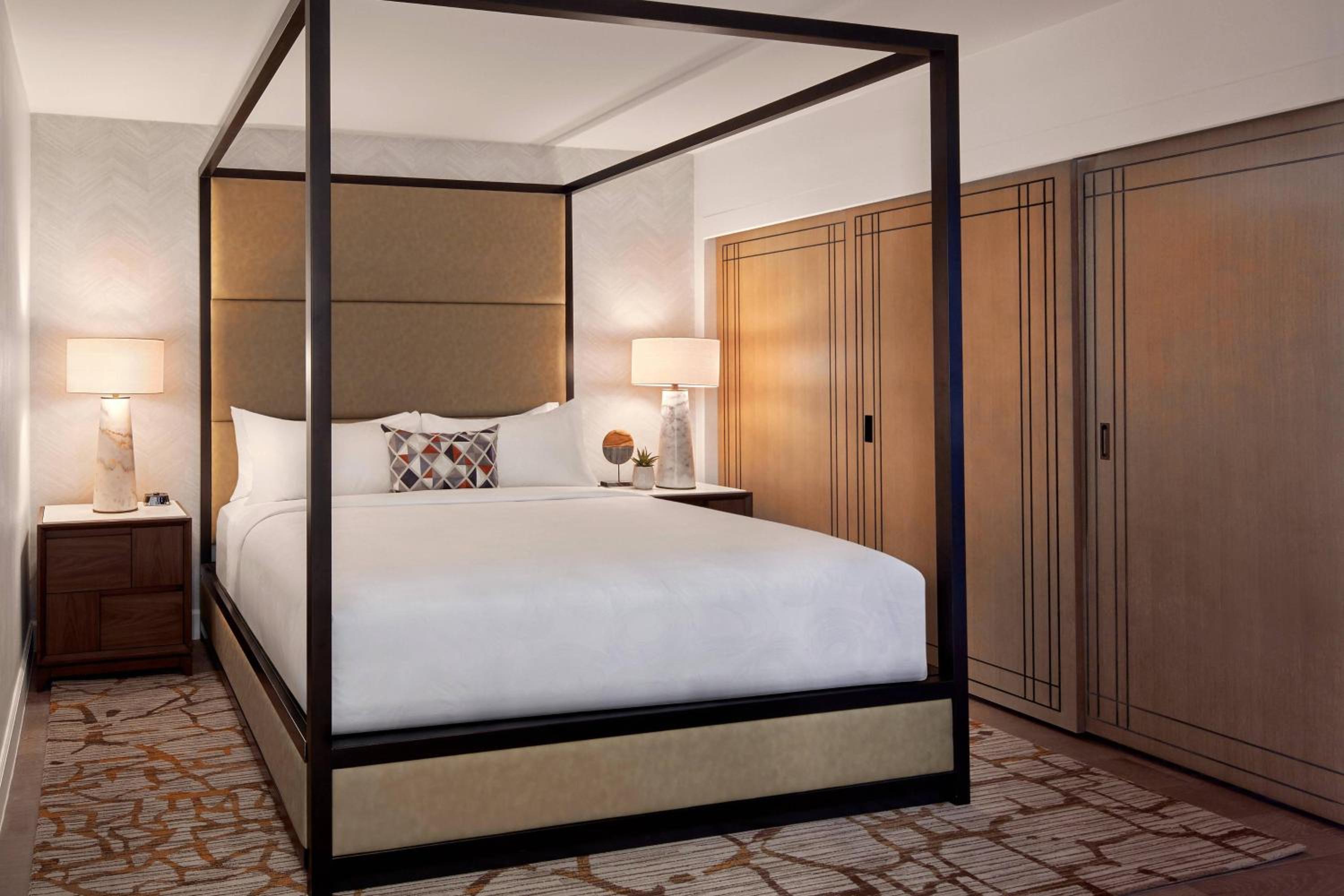 Executive King Suite with Sofa Bed and Pool View - Photo 5
