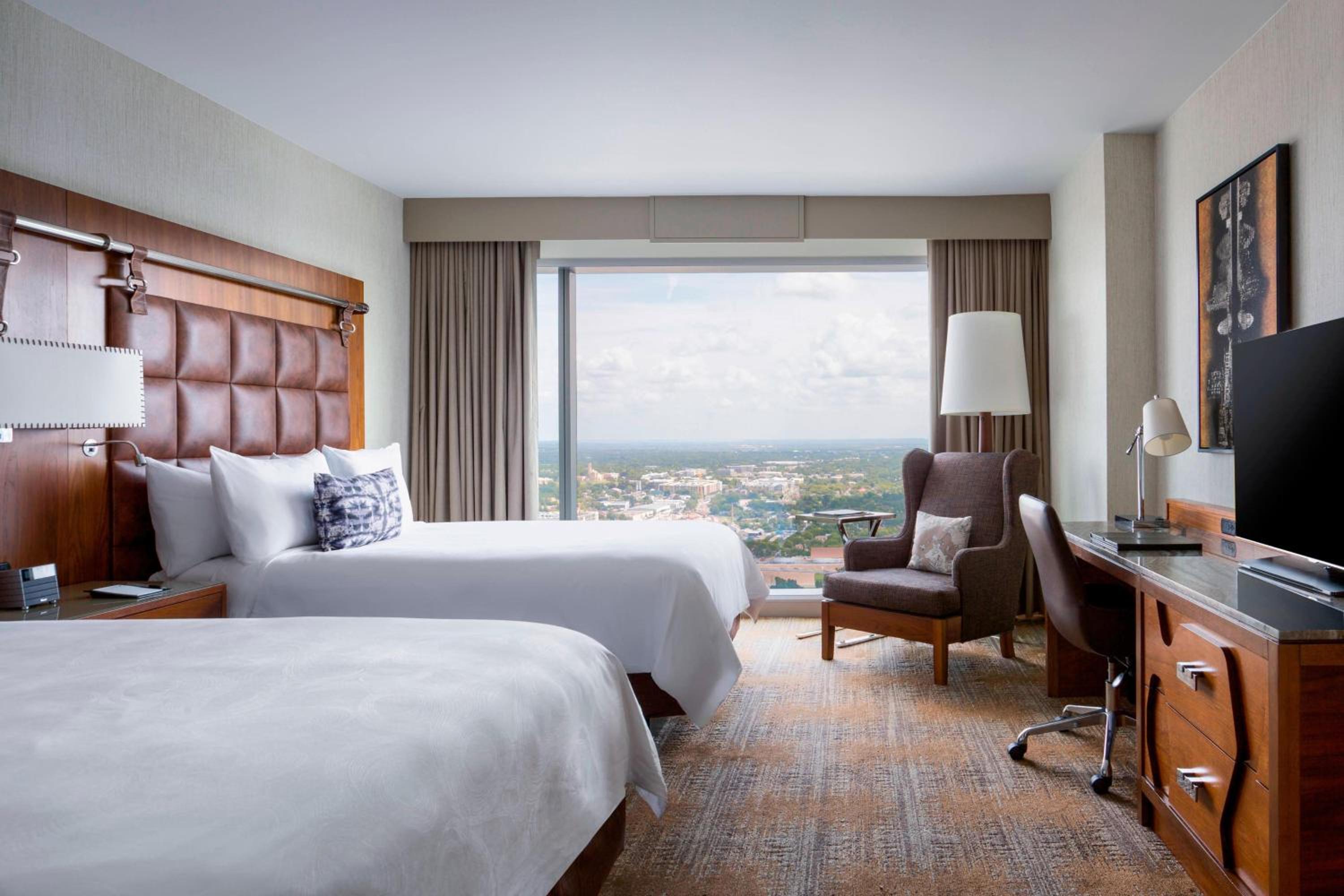 Room, 1 King Bed (Skyline Room)