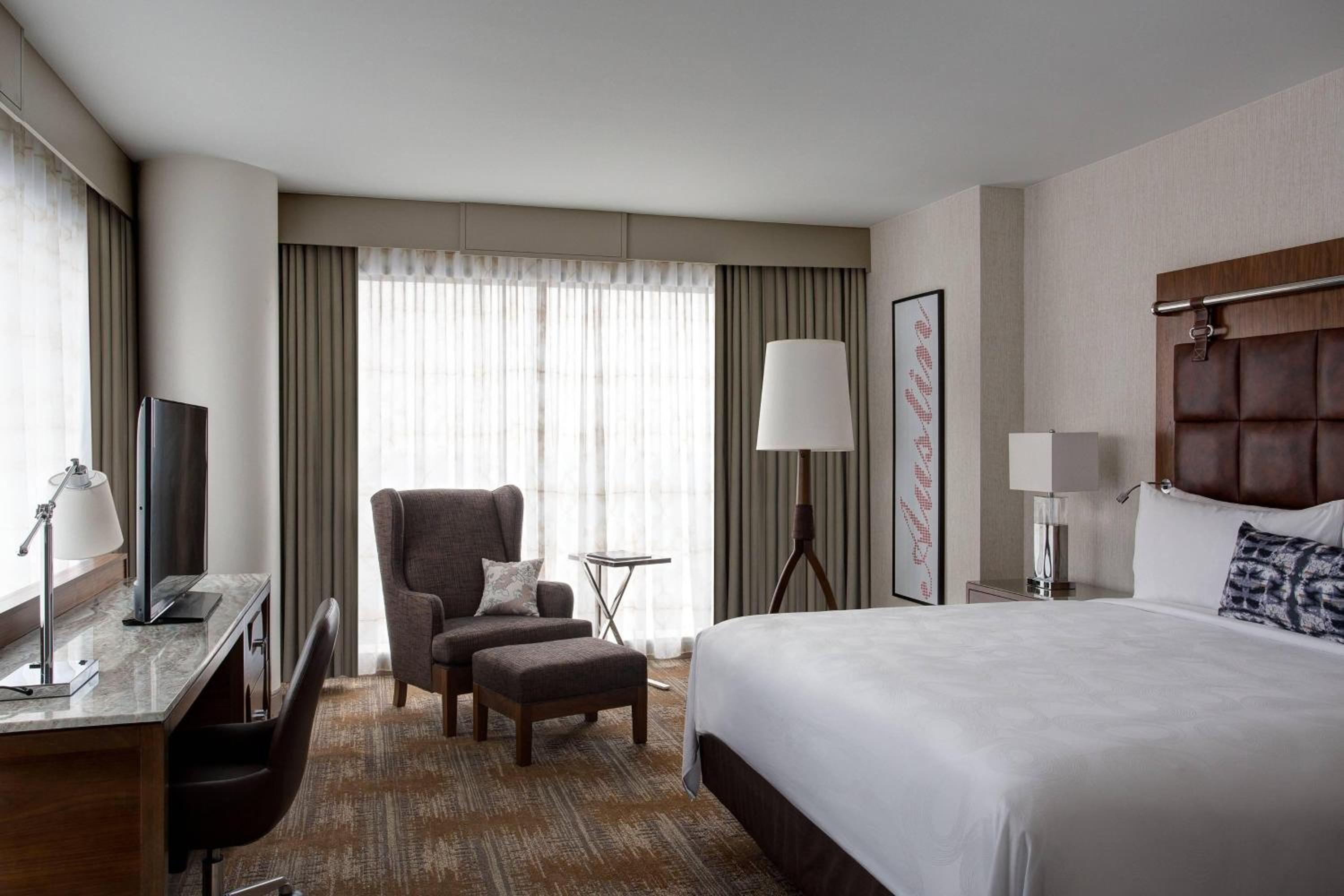 King Room with City View - Top Floor