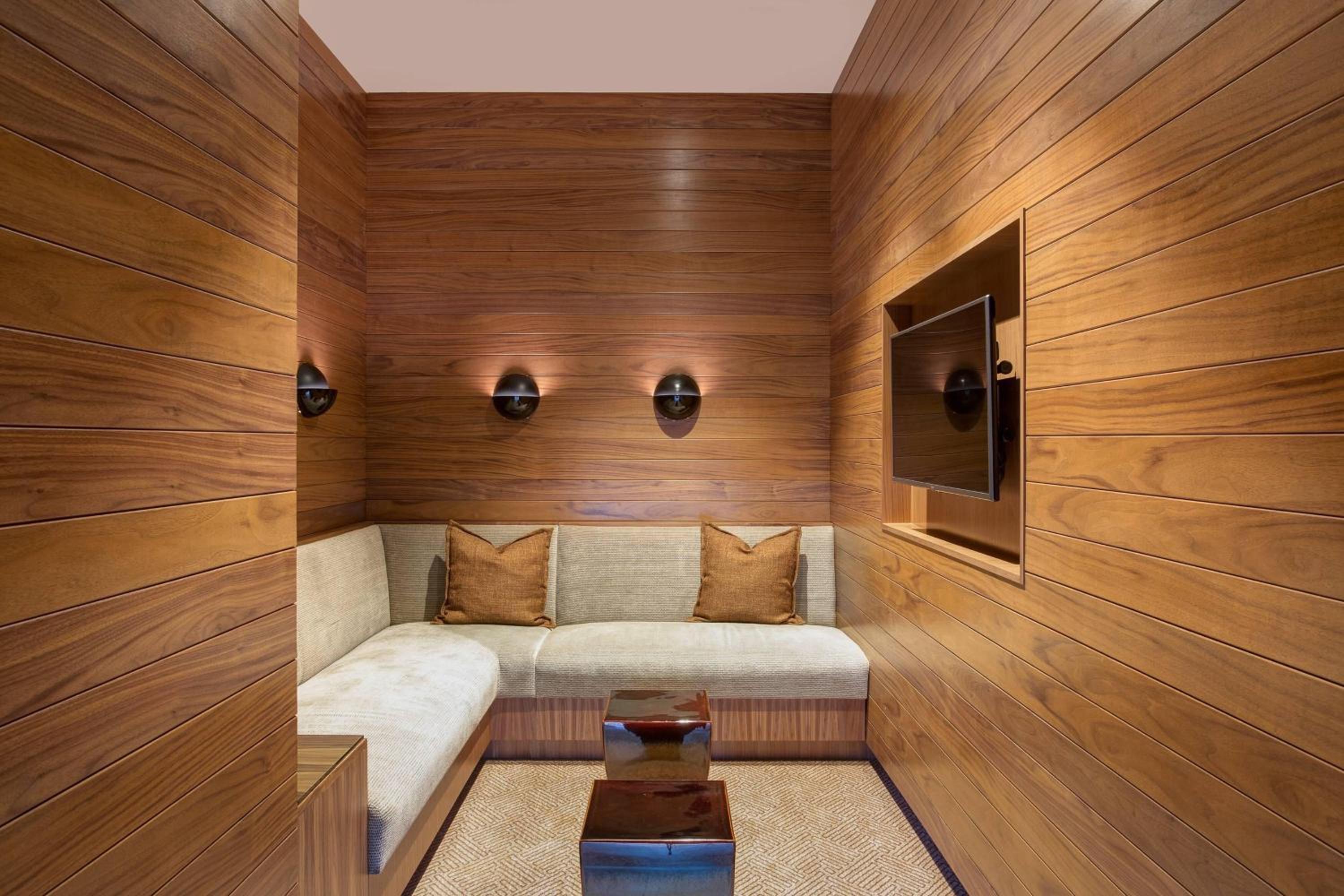 King Room with City View - Top Floor