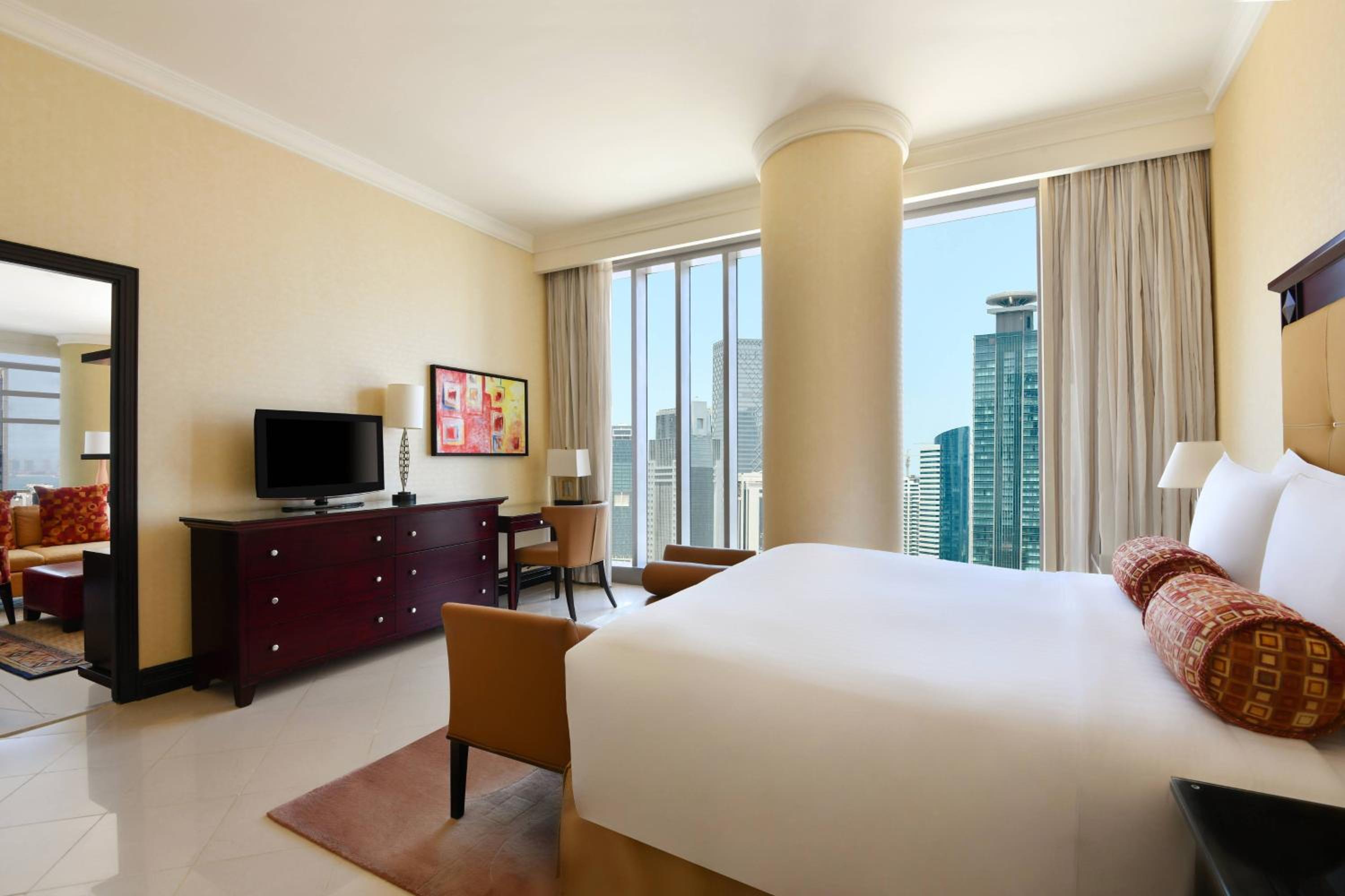 2 Bedroom Larger Apartment, Partial gulf view, High floor - Photo 3