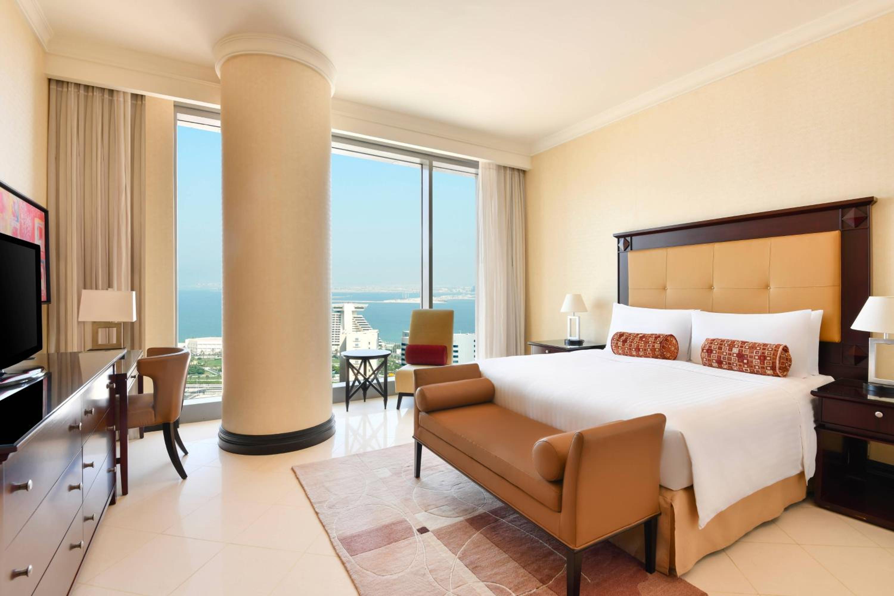 2 Bedroom Larger Apartment, Partial gulf view, High floor - Photo 6