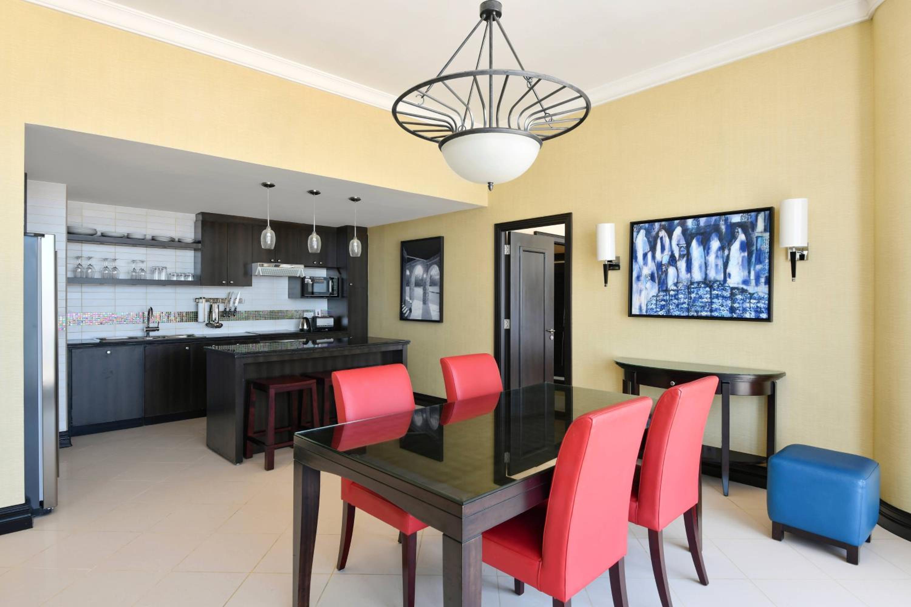 2 Bedroom Larger Apartment, Partial gulf view, High floor - Photo 4