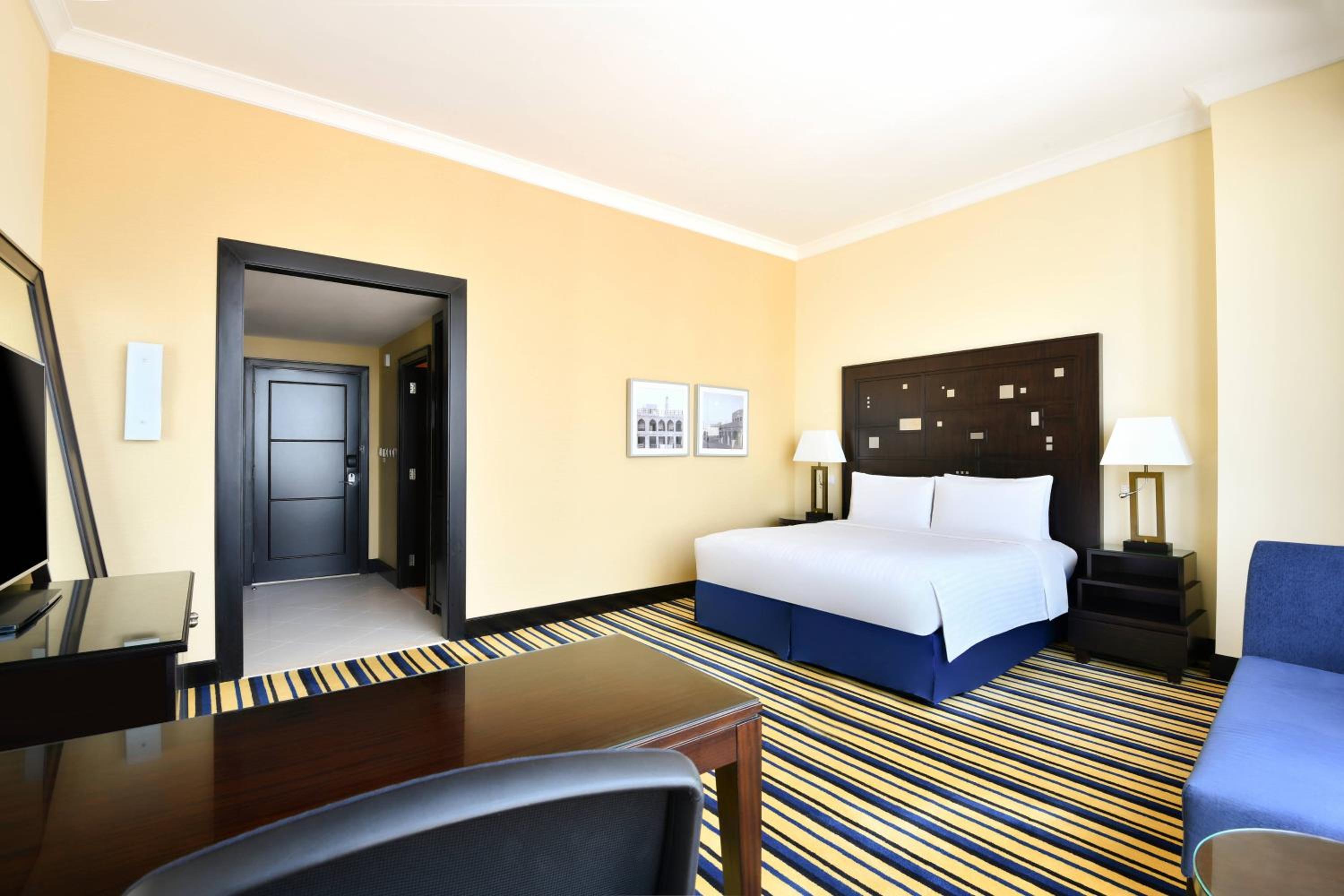 Executive Room, Executive lounge access, Guest room, 1 King - Photo 8