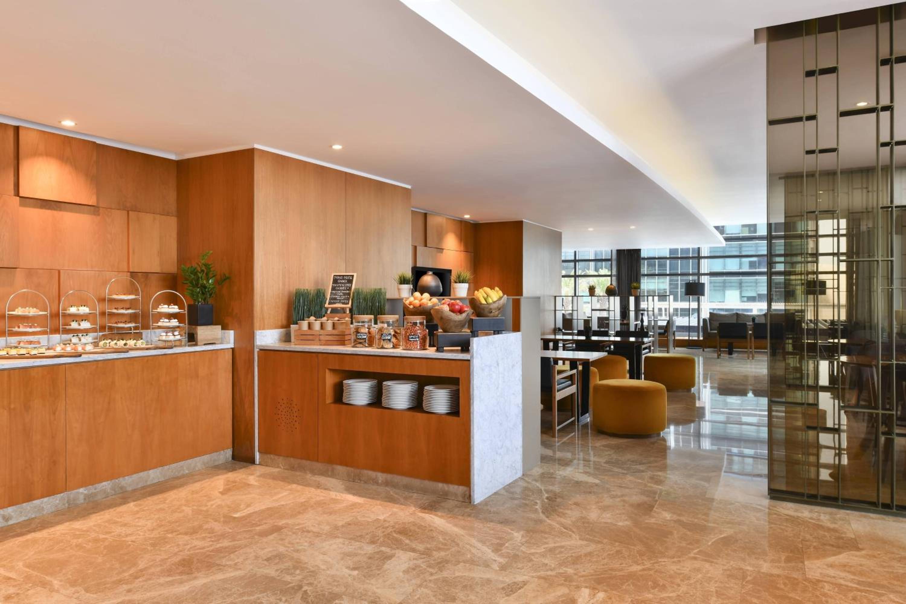 Executive Room, Executive lounge access, Guest room, 1 King - Photo 2
