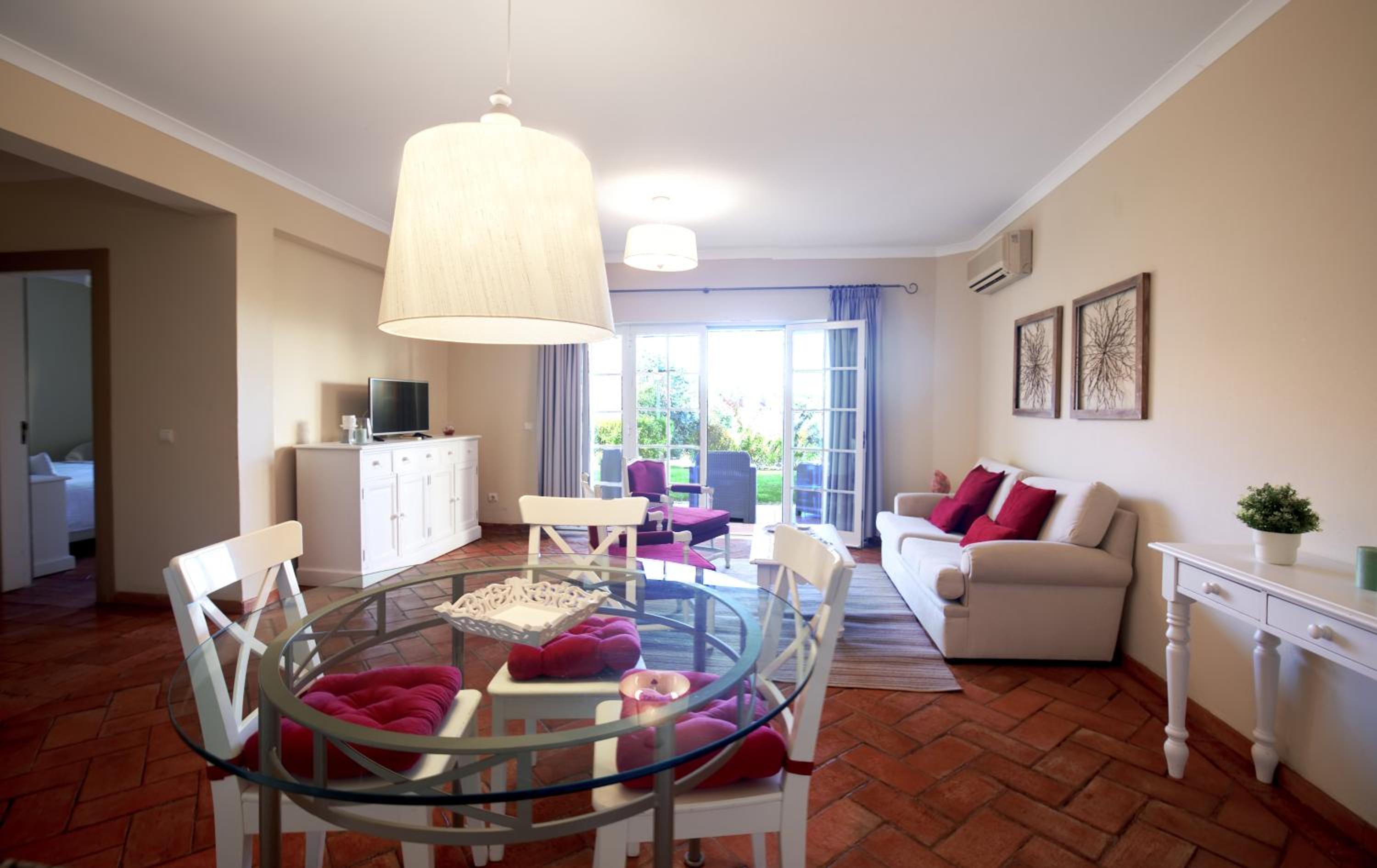 Two Bedroom Apartment Ground Floor with Garden Patio