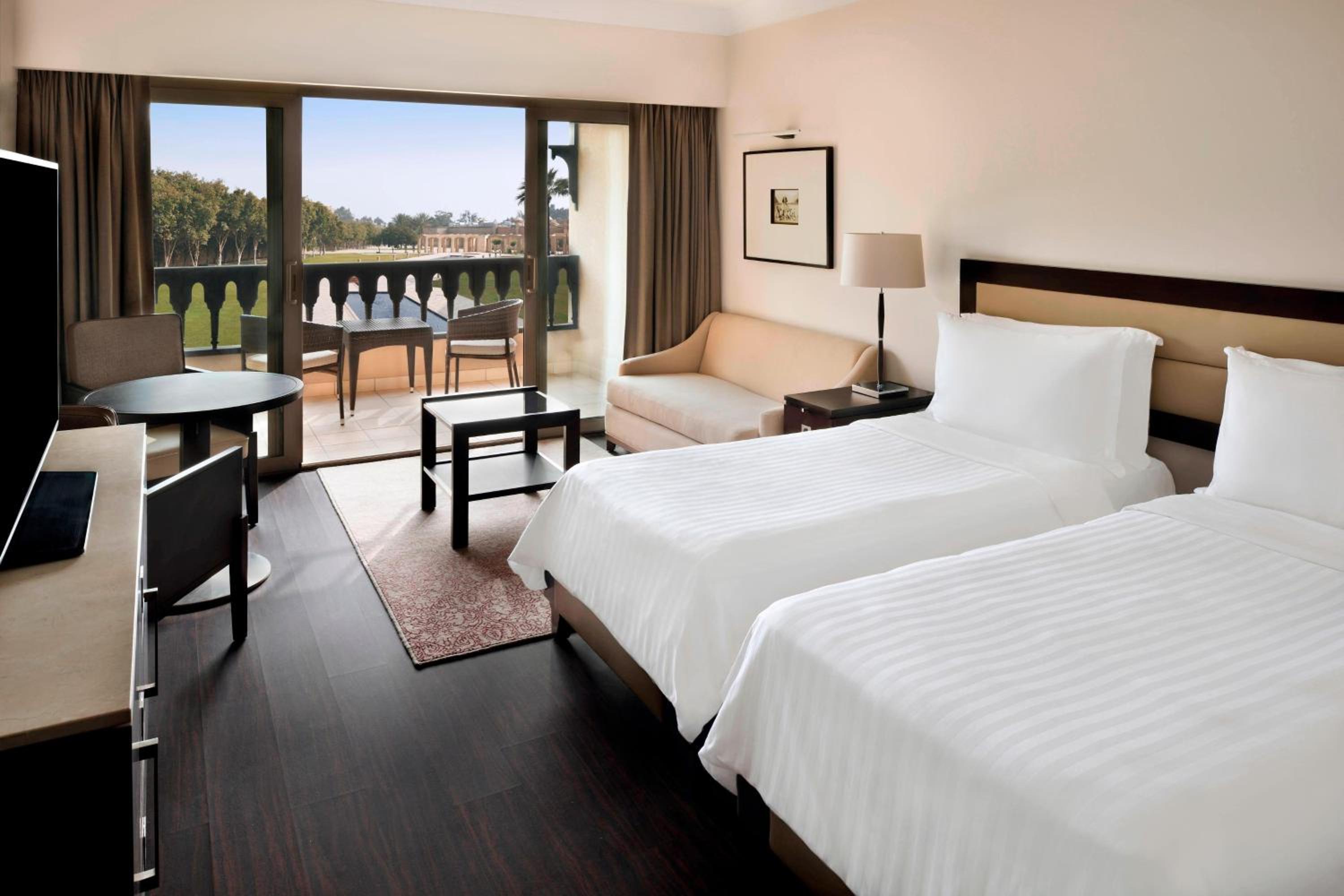 Deluxe Garden View Room, Guest room, 2 Twin,Garden view, Balcony thumbnail 6