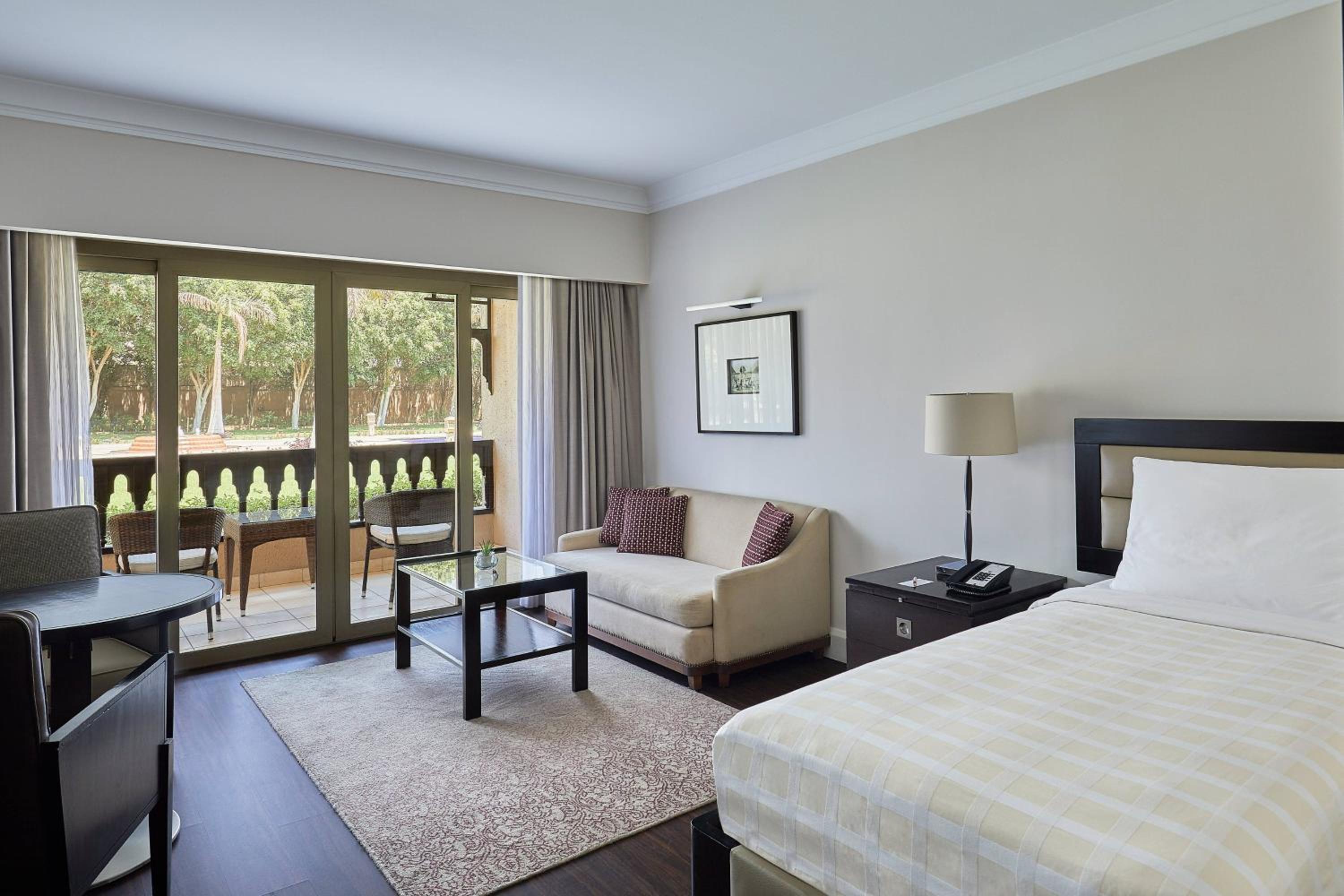 Deluxe Garden View Room, Guest room, 1 King, Garden view, Balcony