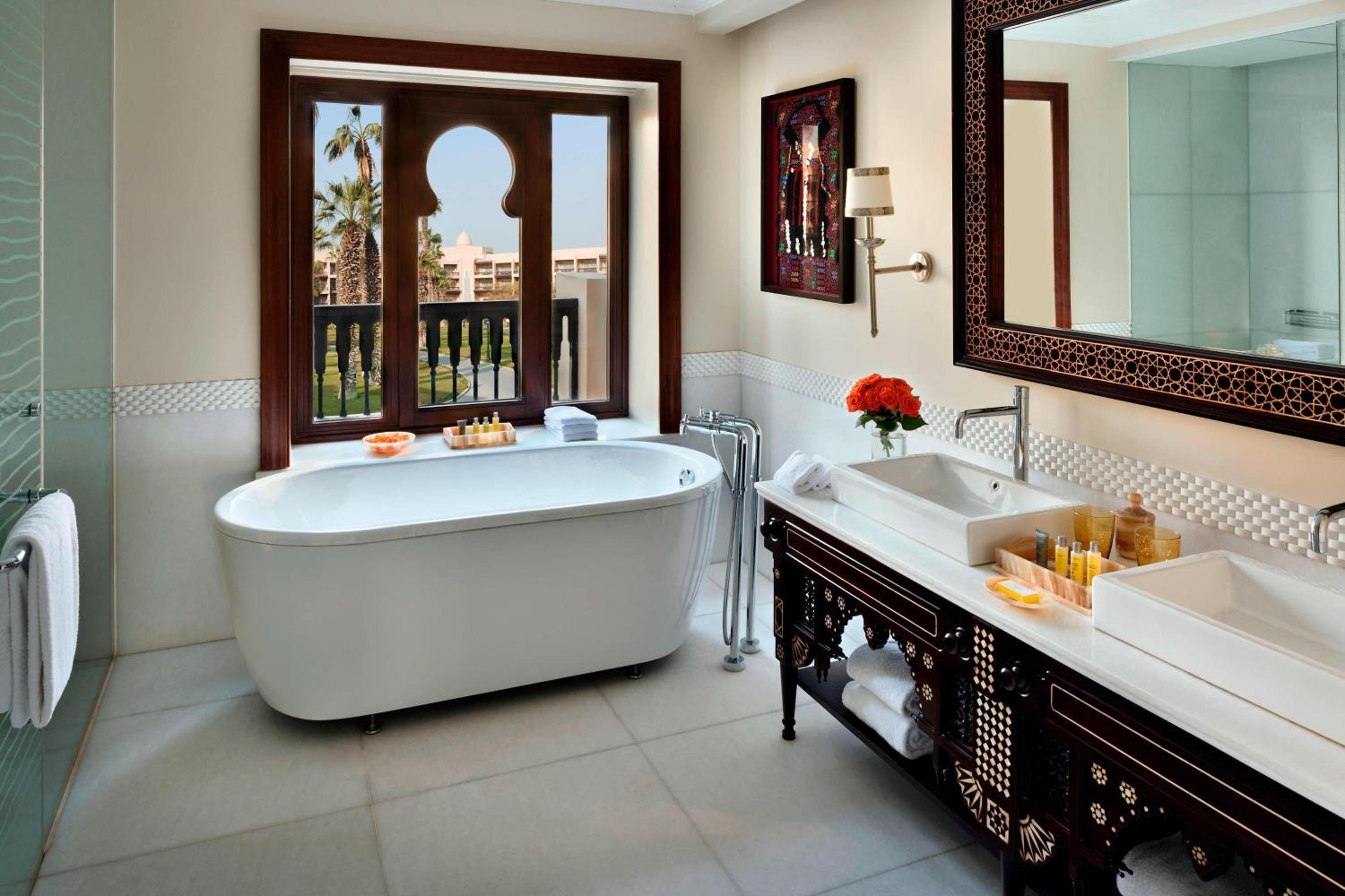 Grand Deluxe Room thumbnail 5