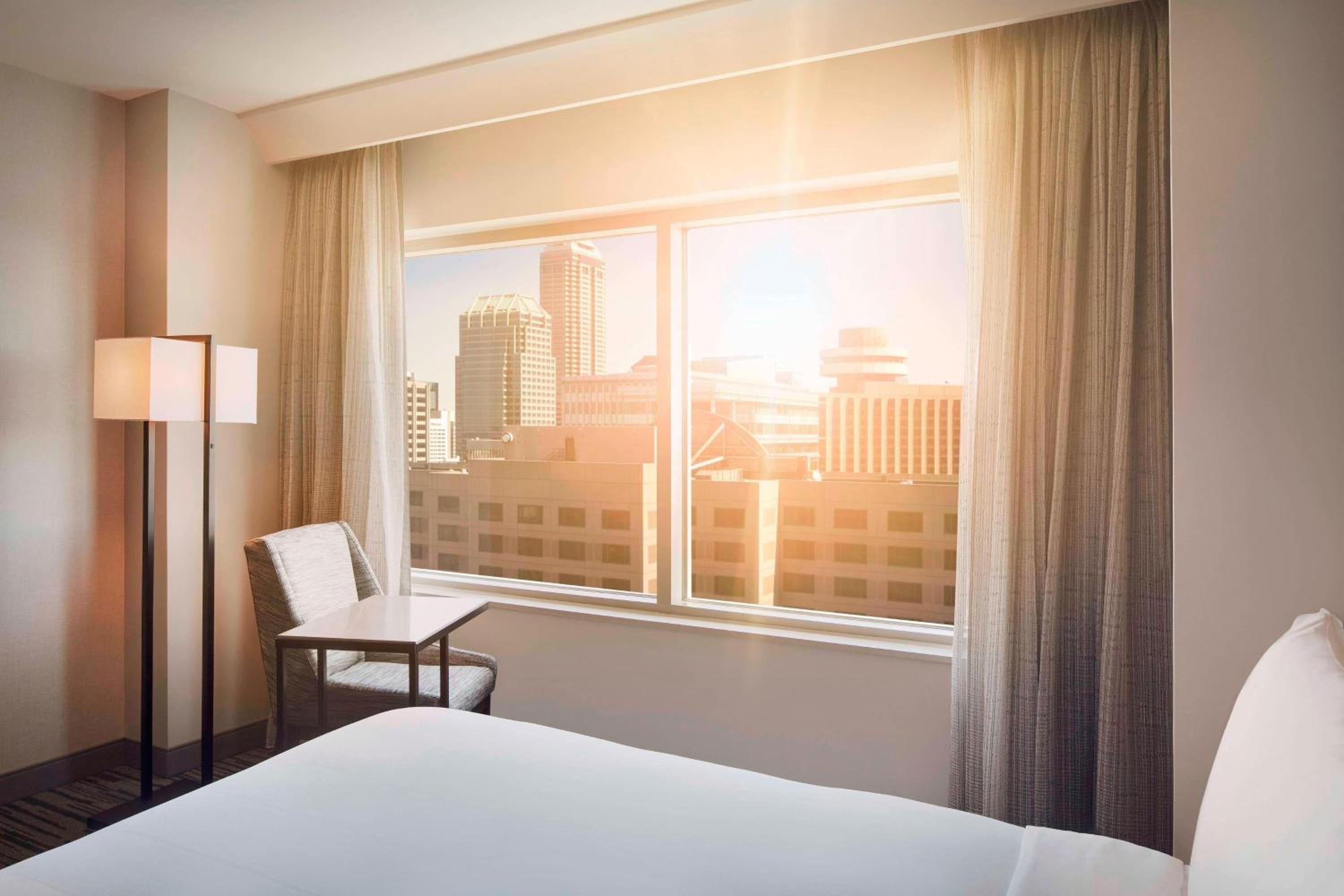 Queen Room with Two Queen Beds and View - High Floor - Photo 8